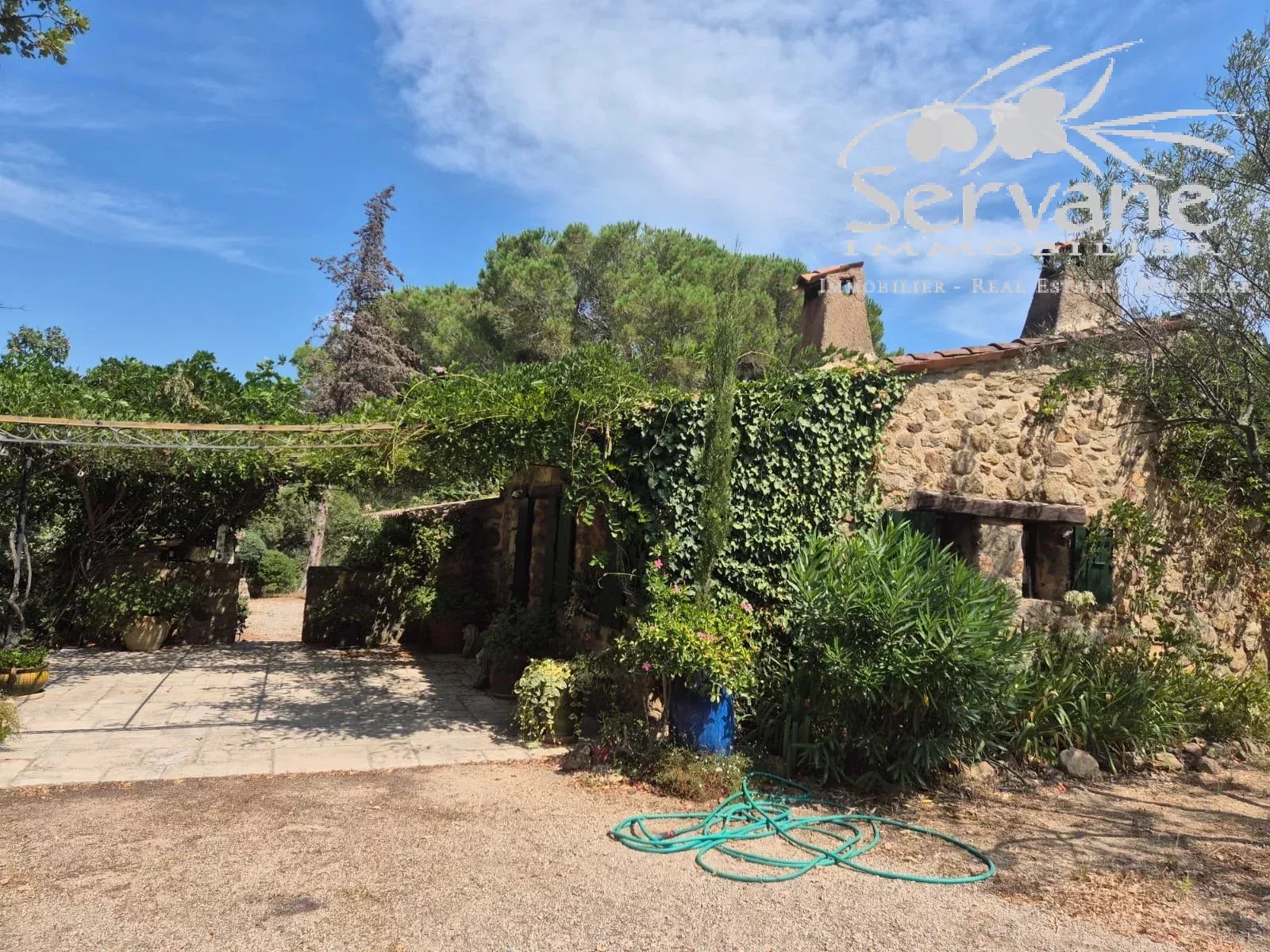 FOR SALE STONE PROPERTY WITH ANNEXES
