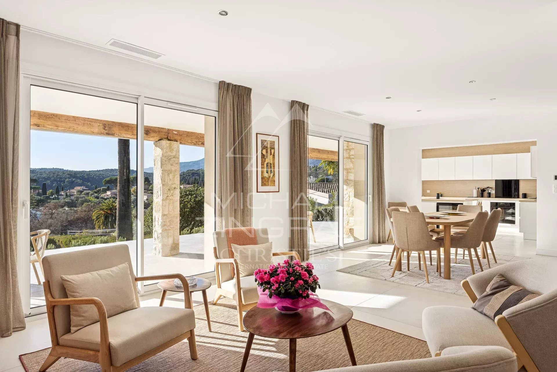 6 Bedroom Villa/Townhouse's Image 3