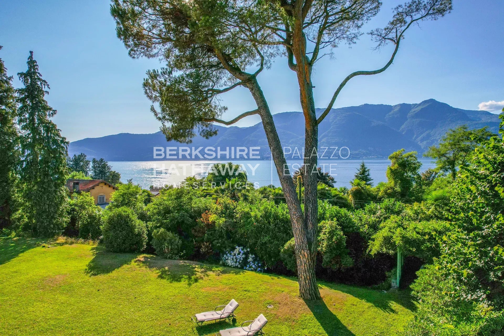 Villa in Villaggio Belmonte - Image 2