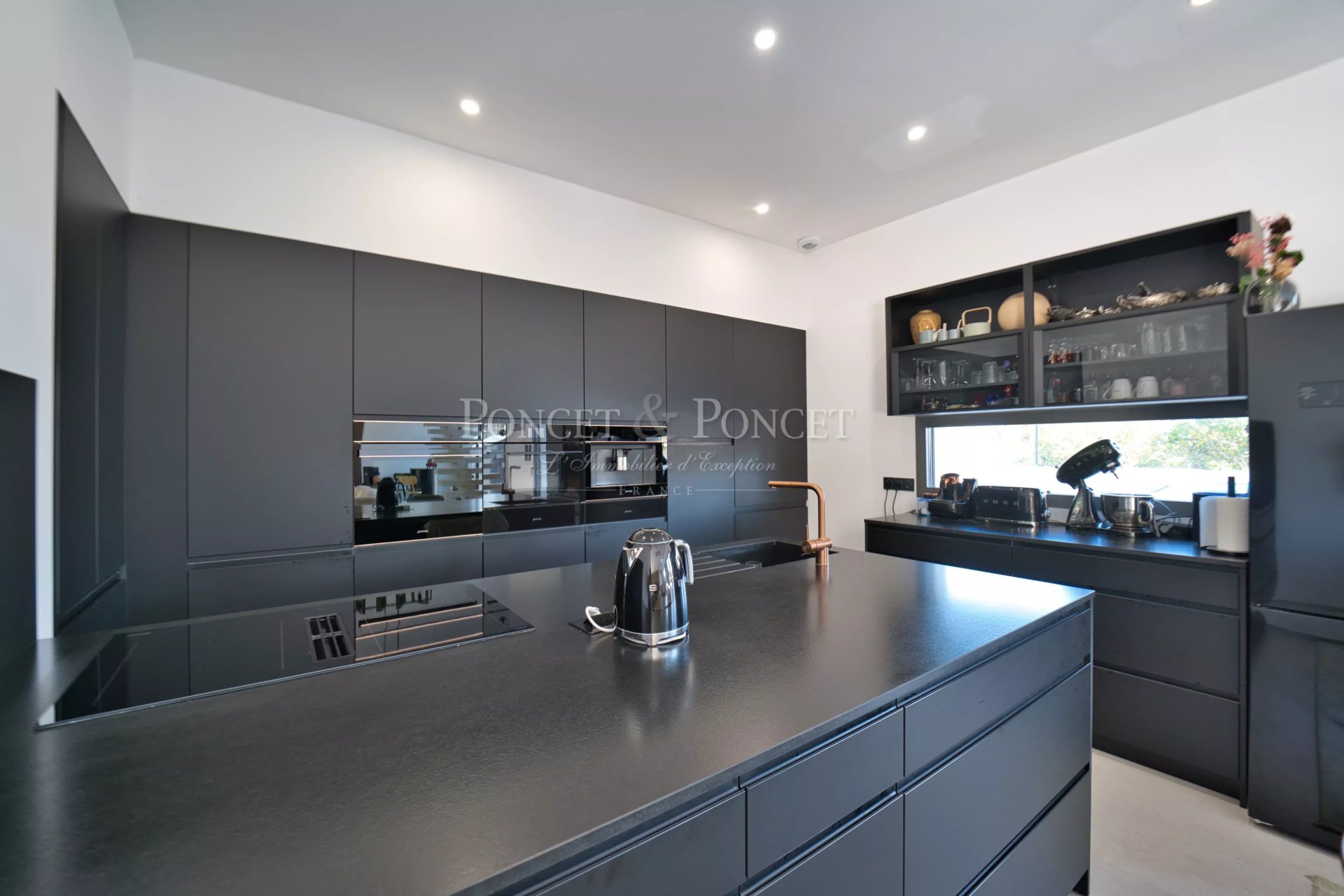 5 Bedroom Villa/Townhouse's Image 7