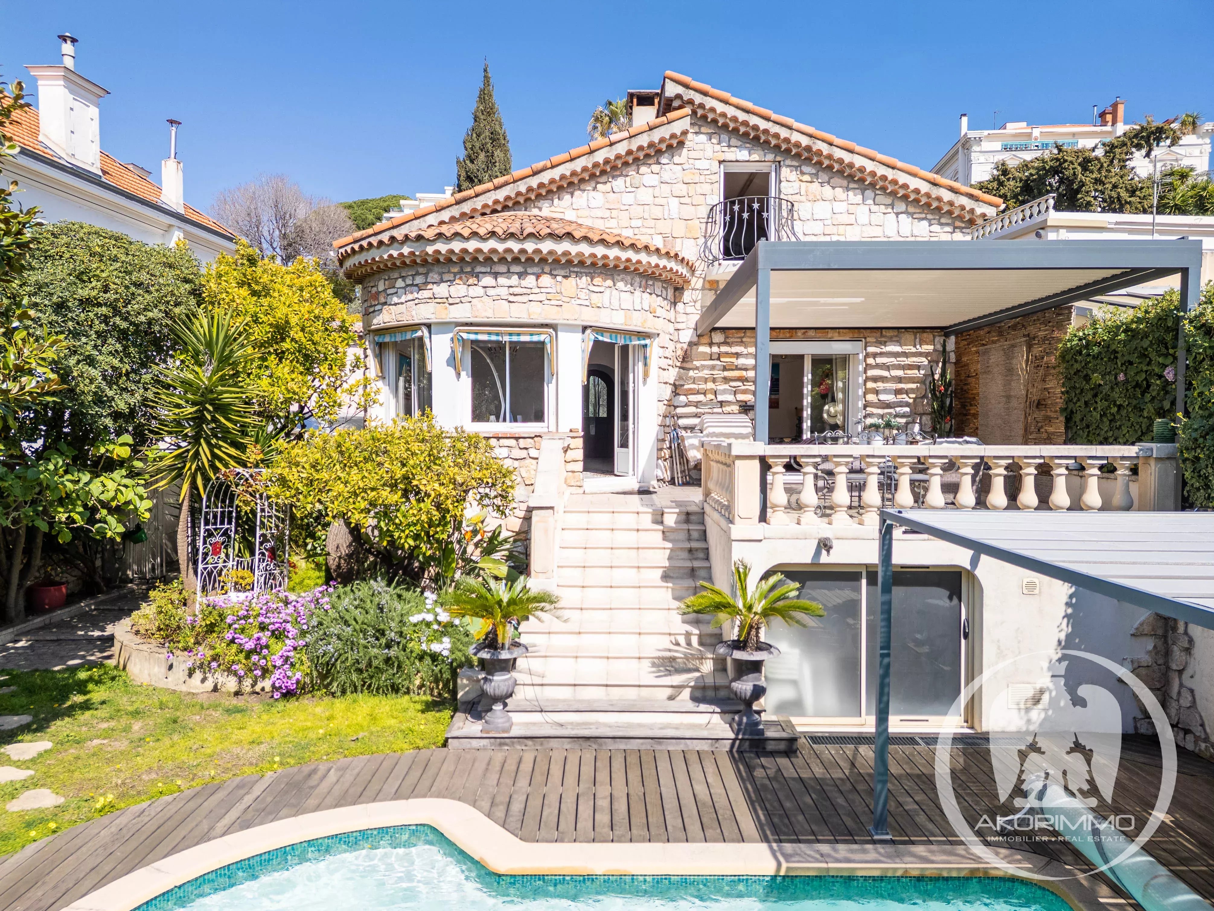 <span class='fw-semibold text-nowrap'>Maison</span>  - <span class='text-nowrap'>4 pièces</span>  - <span class='text-nowrap'>160.0 m²</span> - <span class='text-nowrap'> <span