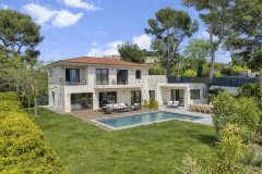 Modern Villa with Pool and Advanced Amenities in Le Cannet — photo 1 of 7