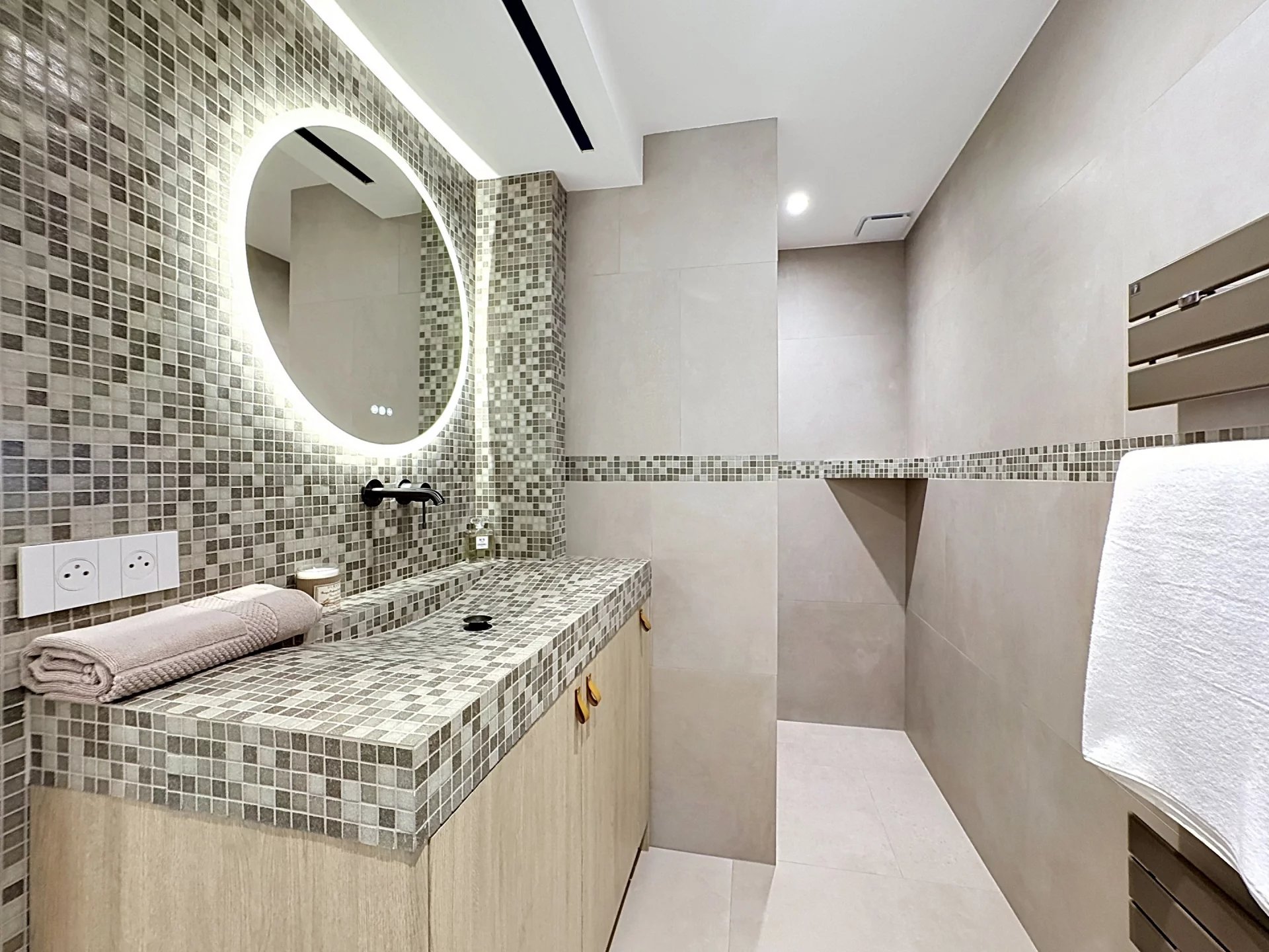Modern 1-Bedroom Apartment with Panoramic Sea Views
