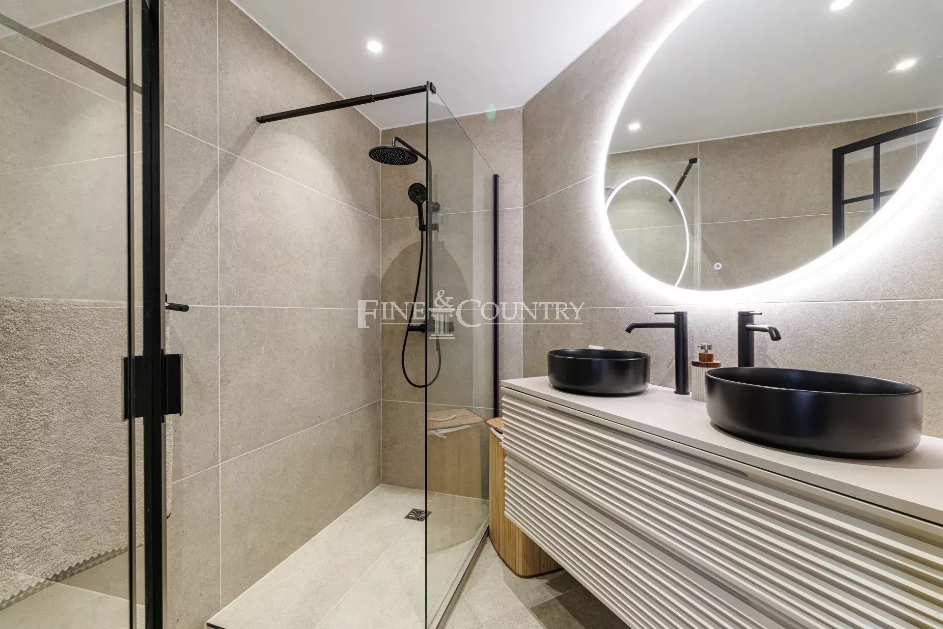 Photo of For Sale – 2-Bedroom Apartment – Cannes Montrose