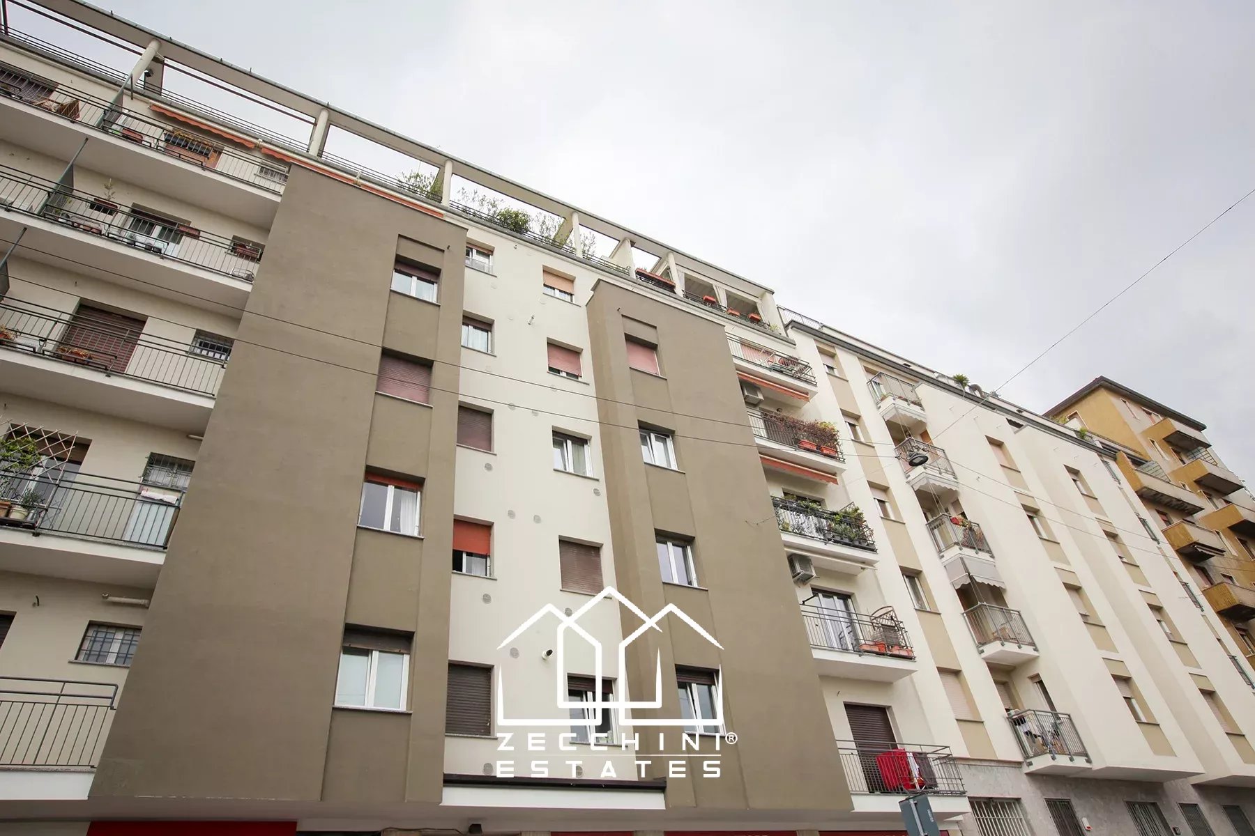 Pleasant one-bedroom with large terrace.
