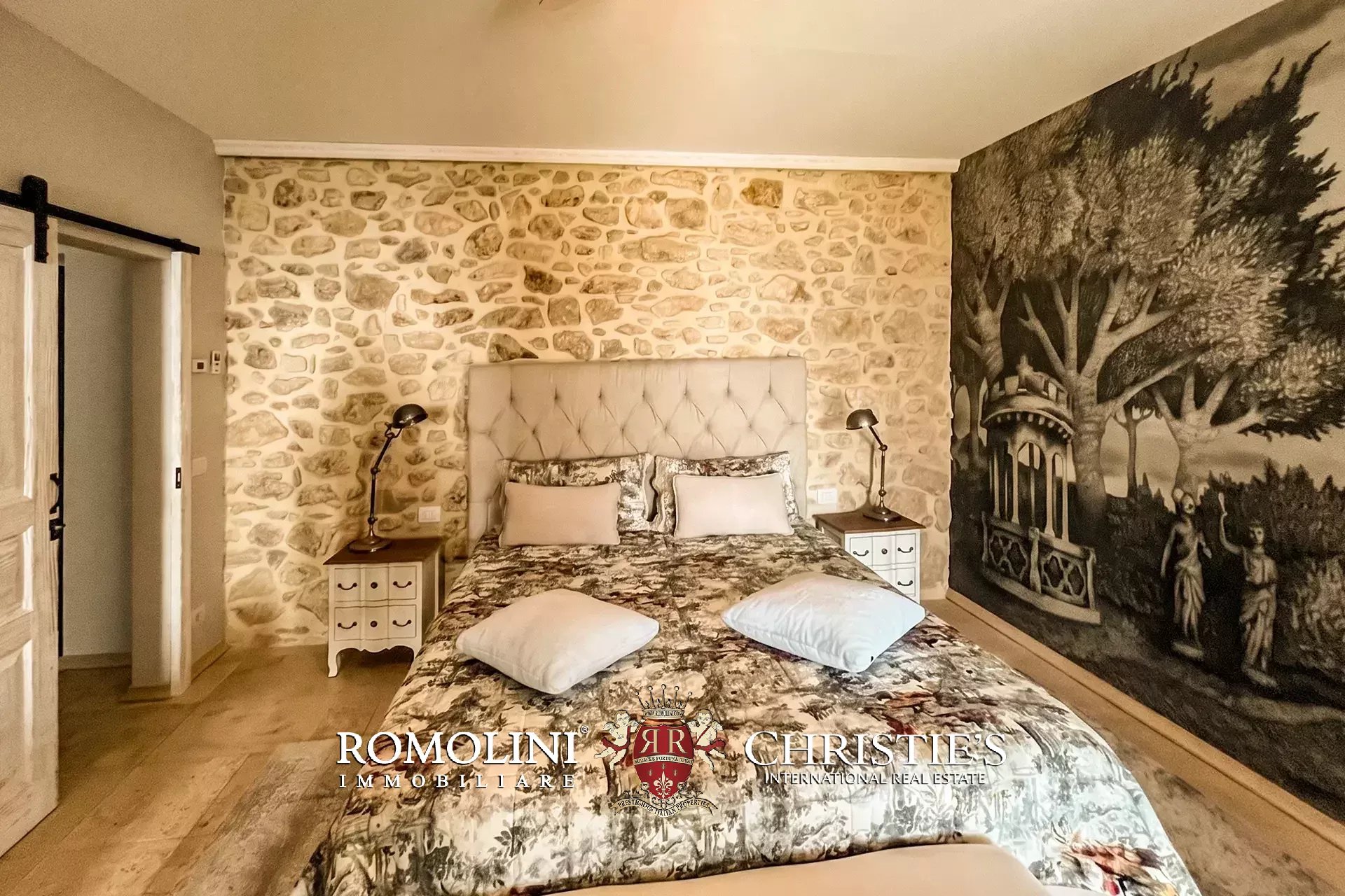 5 Bedroom Vineyard's Image 32