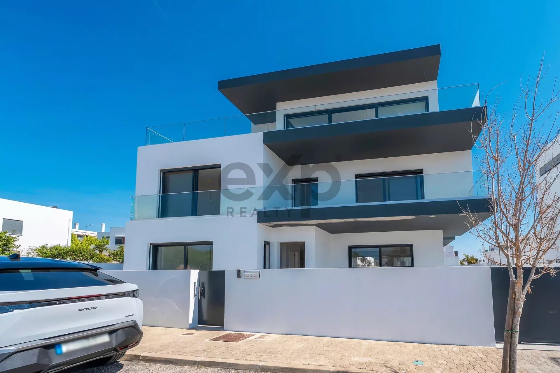 Plot of land in Tavira with a townhouse in final stages of construction