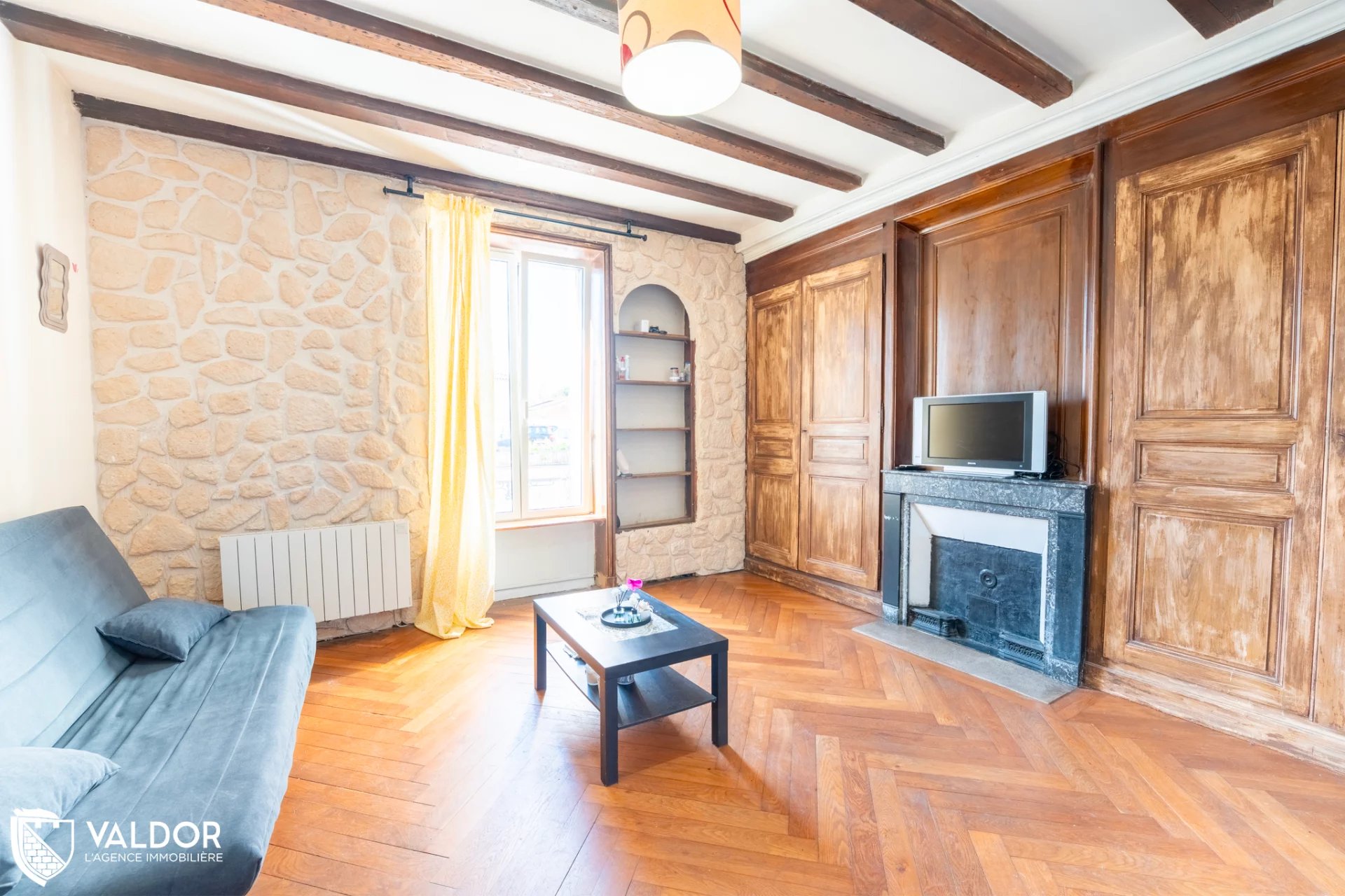 Belleville- Maison de ville 175m² avec studio indépendant loué et jardin.