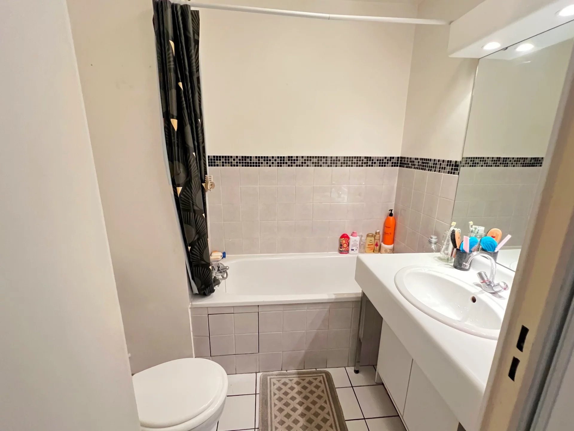 A SAISIR ! F2 - balcon - Parking