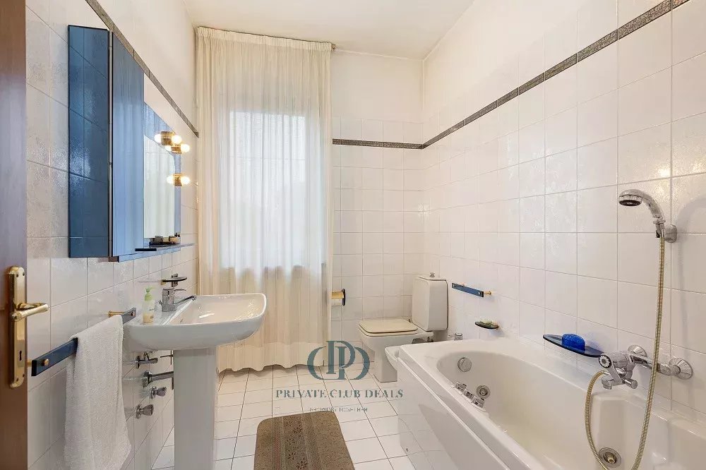 Villa Olgiate Comasco - picture 13