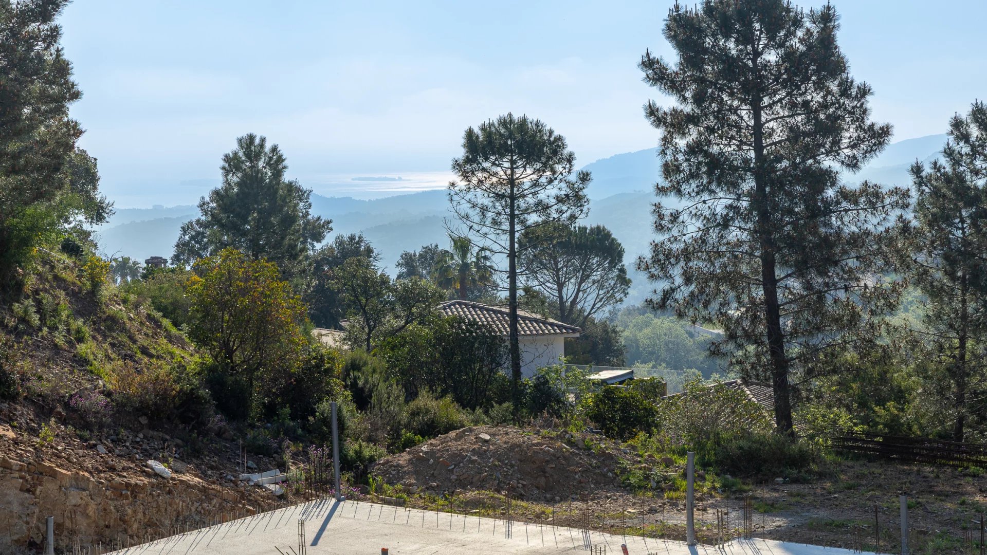 Plot of land with a ready-to-build development plan and stunning views