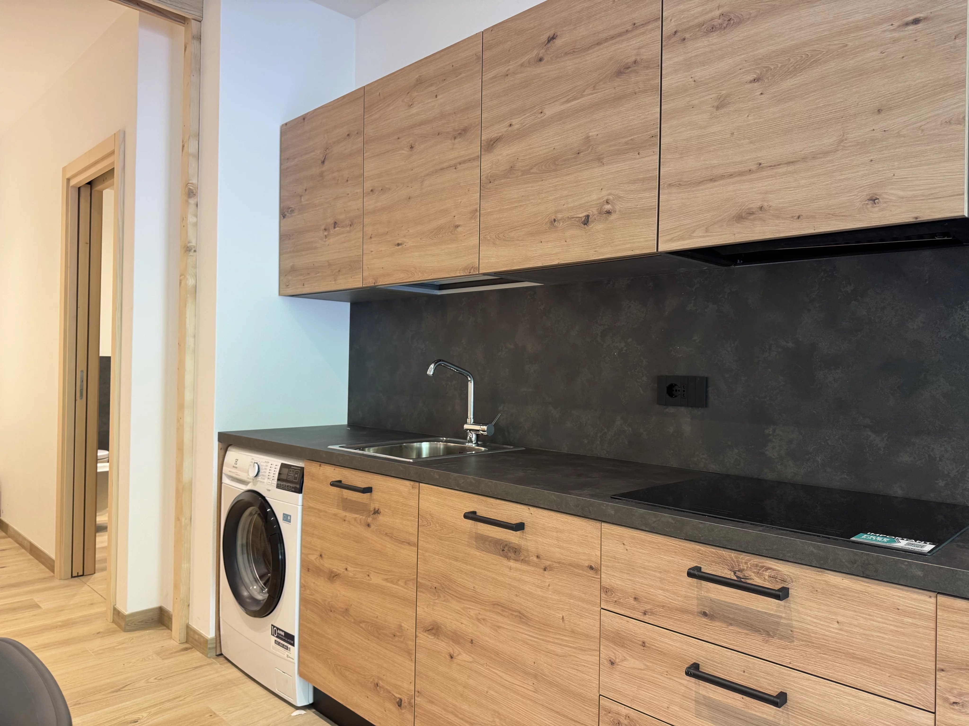 NEW STUDIO APARTMENT WITH PARKING SPACE — photo 5