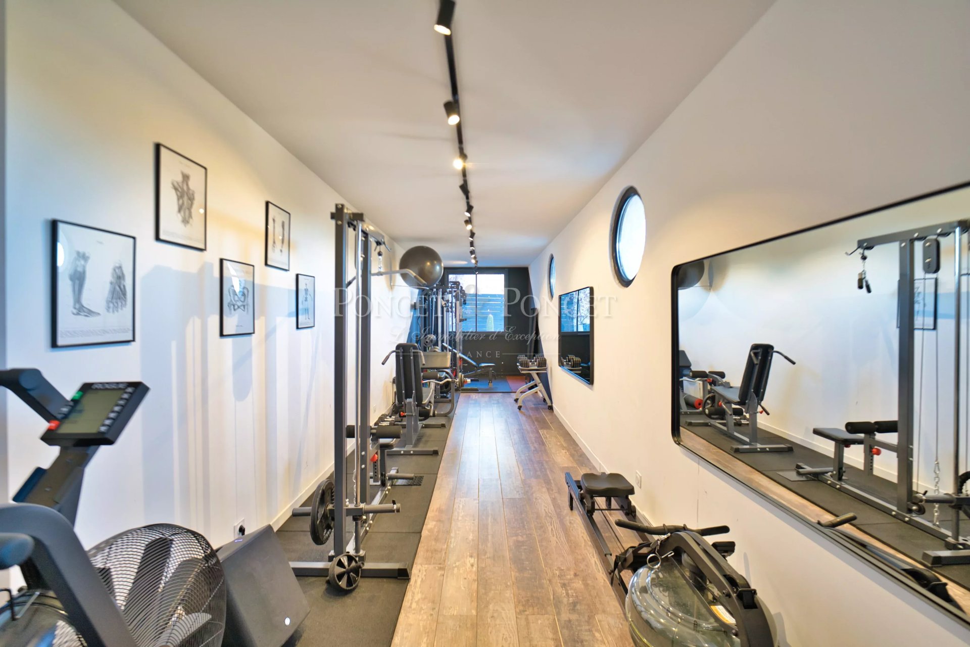 4 Bedroom Villa/Townhouse's Image 19