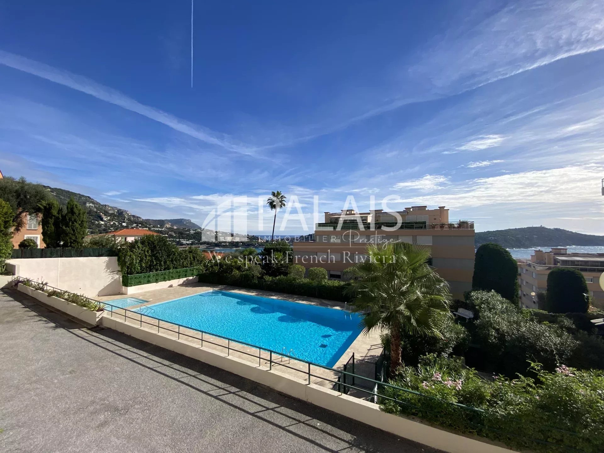 VILLEFRANCHE SUR MER - Town center - 2-room apartment terrace/ Garden - sea view // crossing / Private parking - Cellar