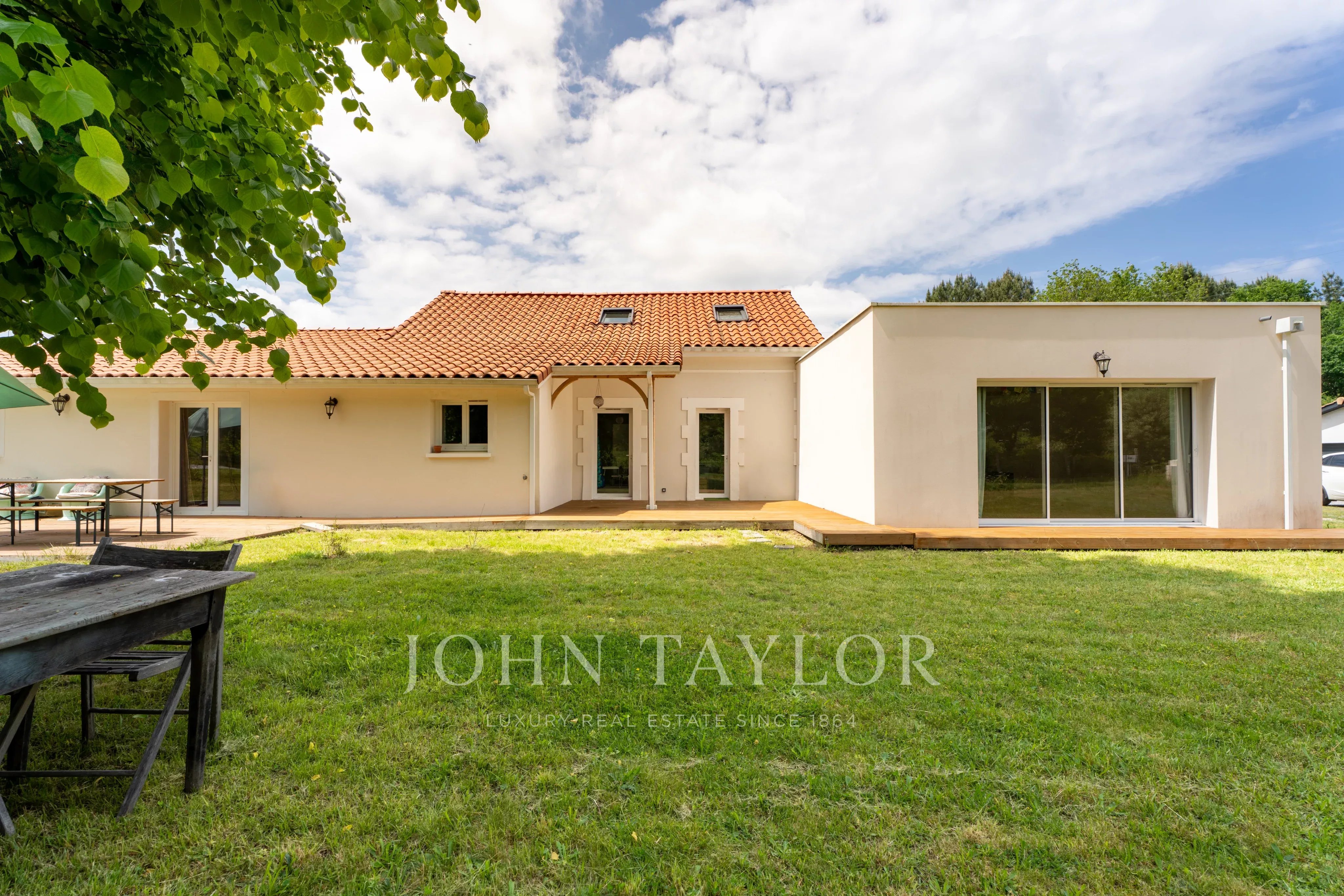 PARENTIS-EN-BORN - MAISON ET GÎTES - JOHN TAYLOR
