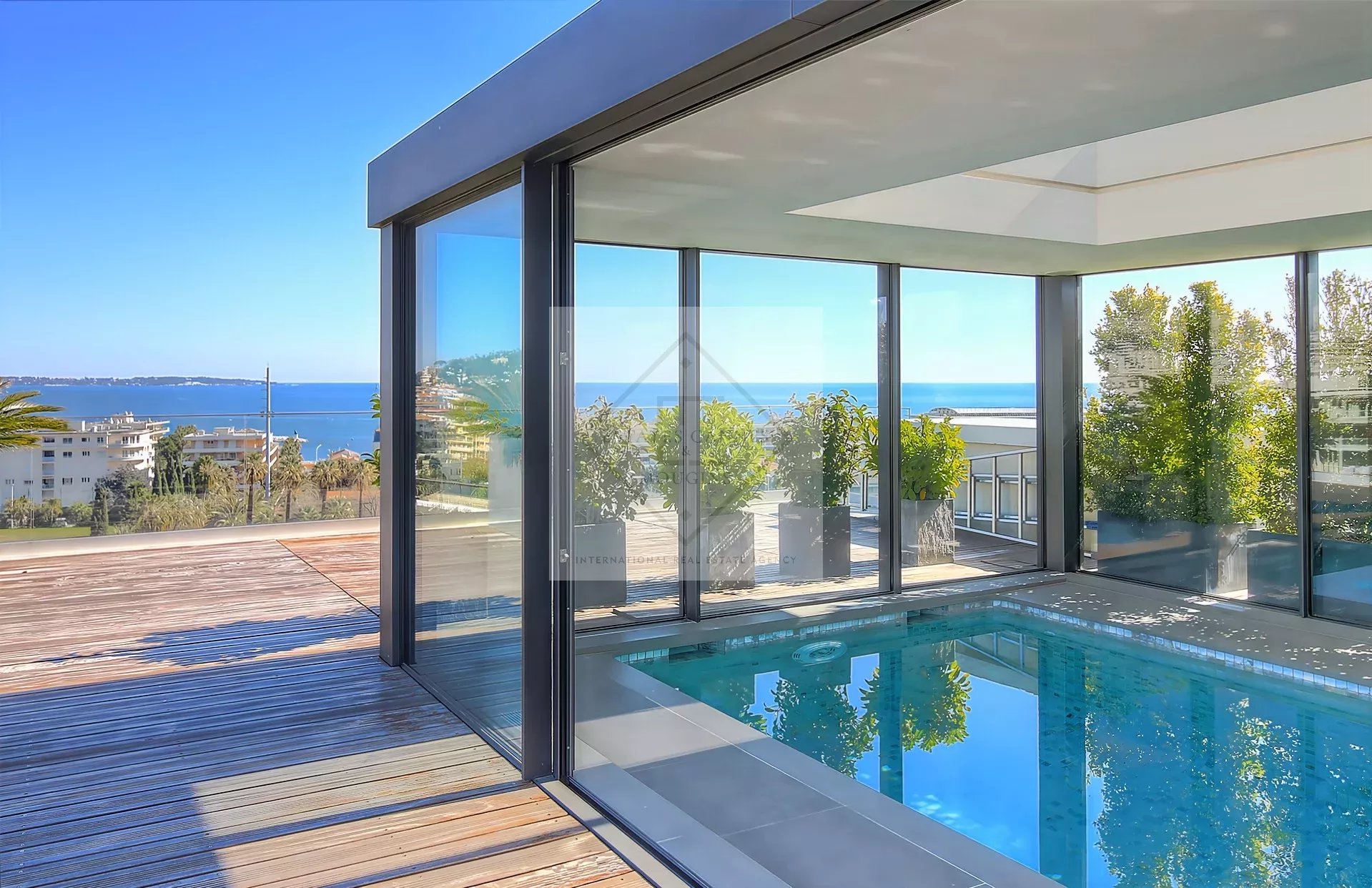 CANNES CROISETTE – PENTHOUSE D'EXCEPTION AVEC VUE MER PANORAMIQUE — photo 21