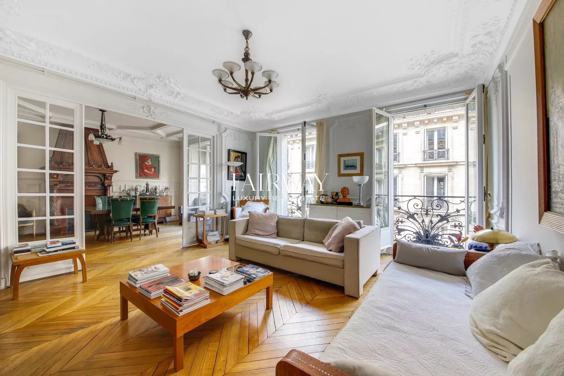 Appartement familial de standing de 6 pièces et 165m² avec double réception près du Parc Monceau, 17ème arrondissement de Paris