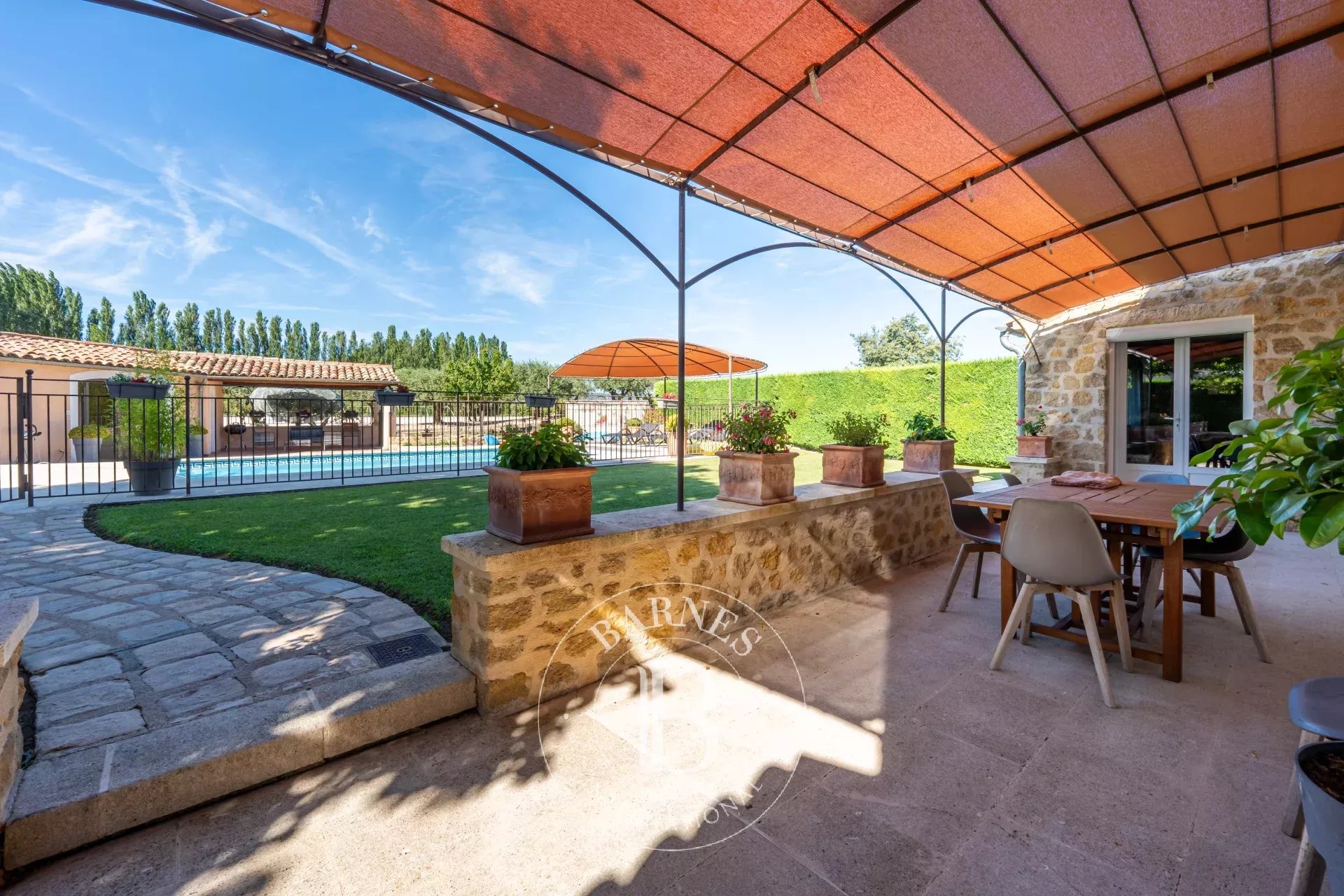 LUBERON – VILLELAURE – MAIN HOUSE 170 SQM + GUEST HOUSE 80 SQM – SWIMMING POOL – GARAGE – LAND 2,911 SQM