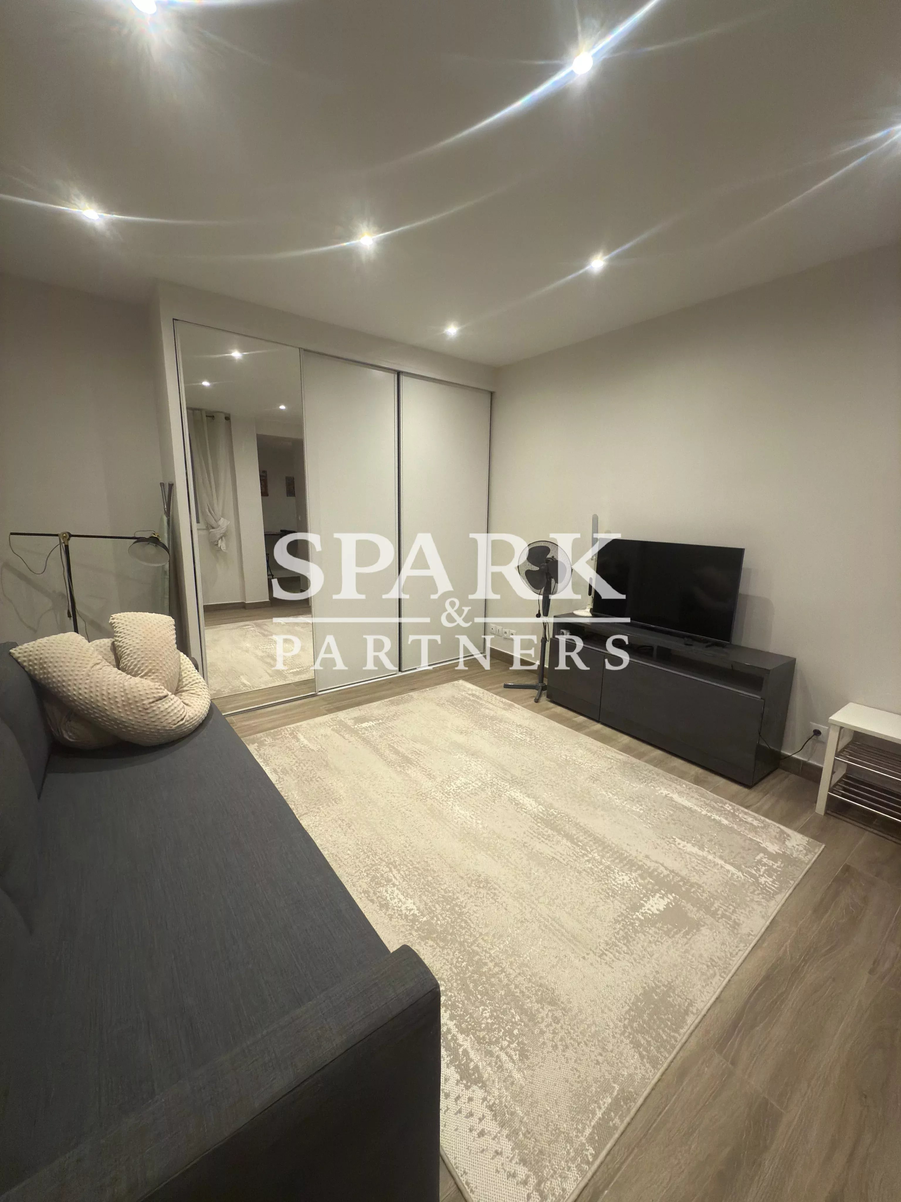 Beausoleil - Studio entièrement rénové et meublé