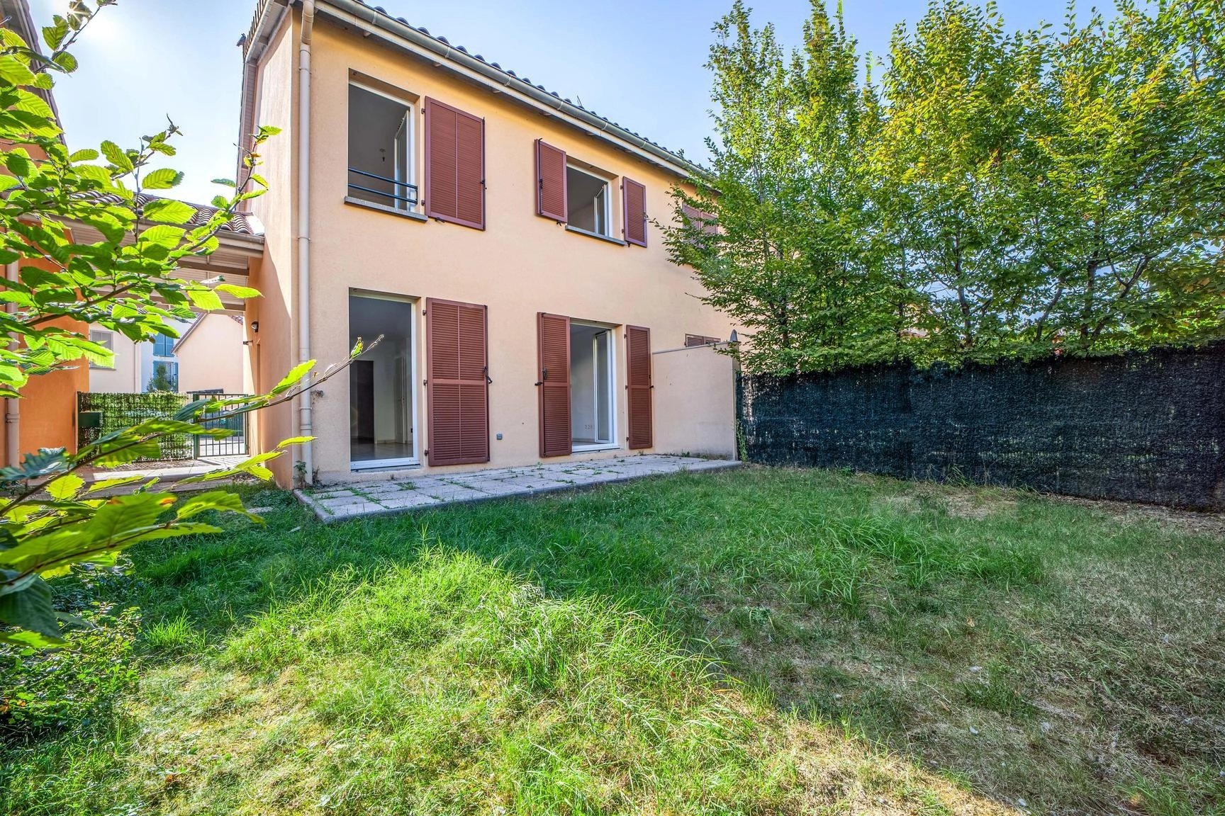 Maison de ville avec jardin et garage