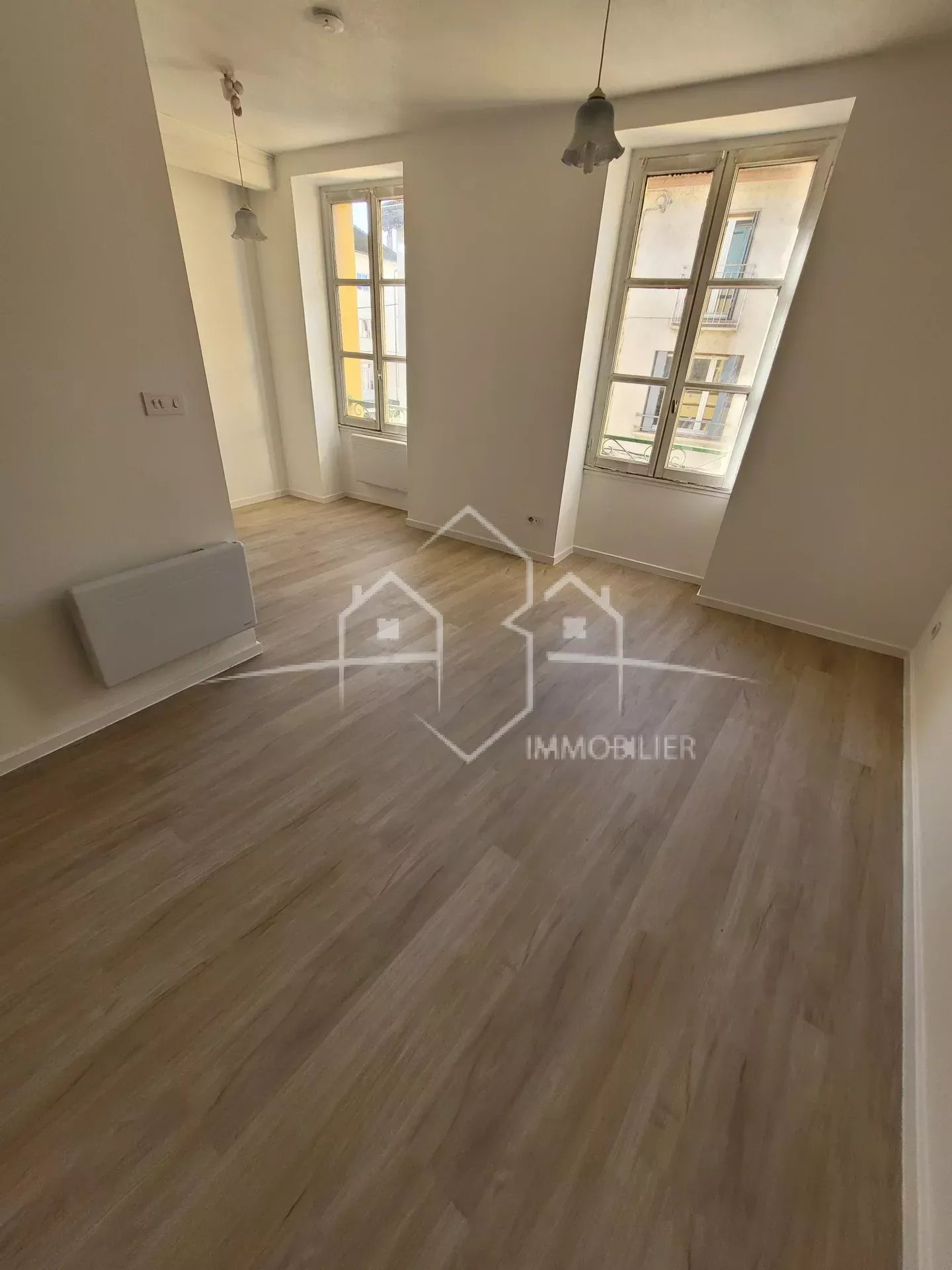 BEAUREPAIRE centre T2 2ème étage