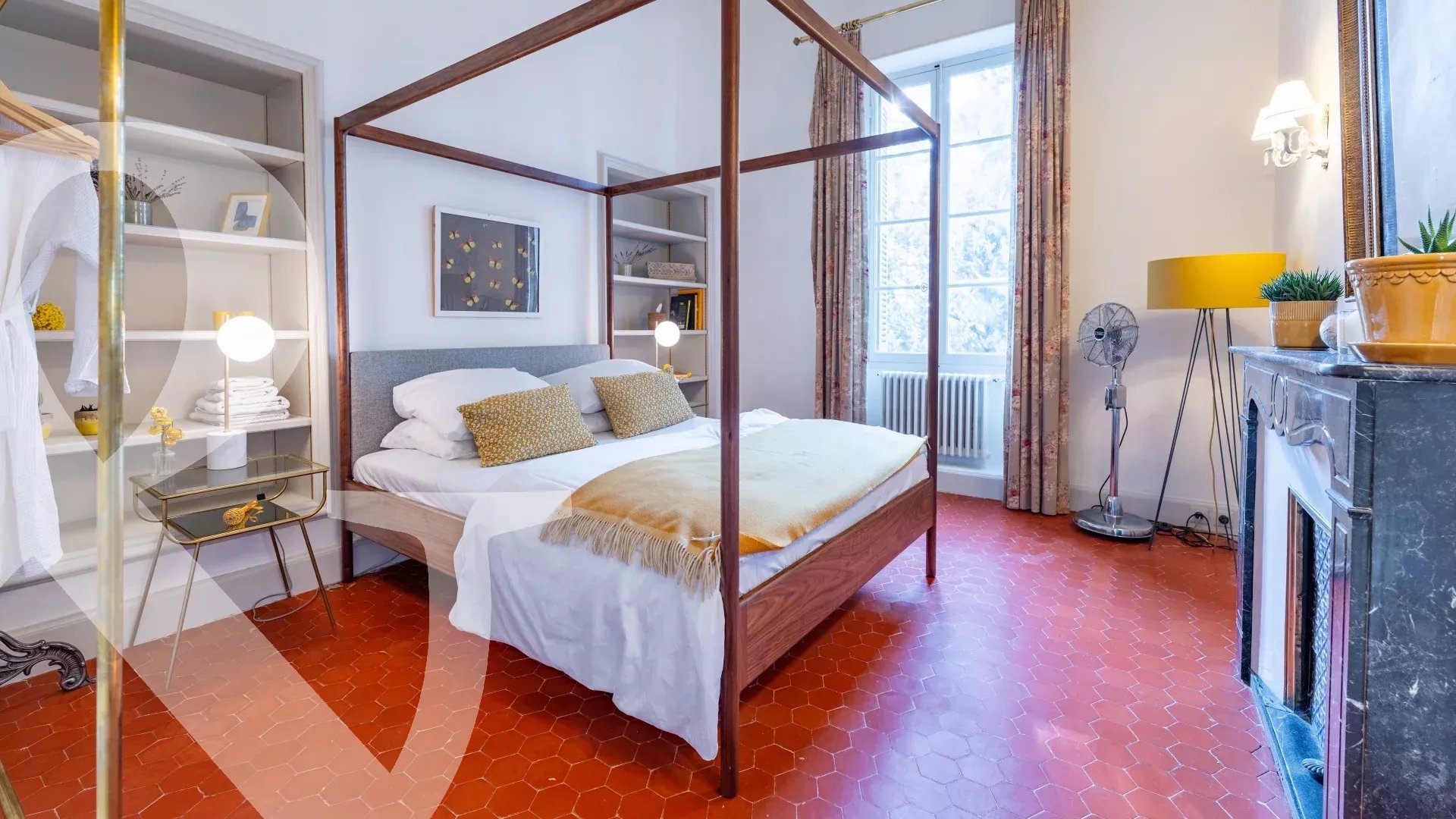 UN BIEN UNIQUE ET INCROYABLE