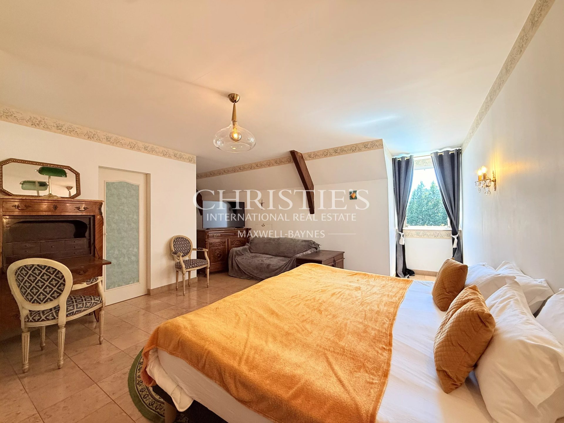 11 Bedroom Villa/Townhouse's Image 32