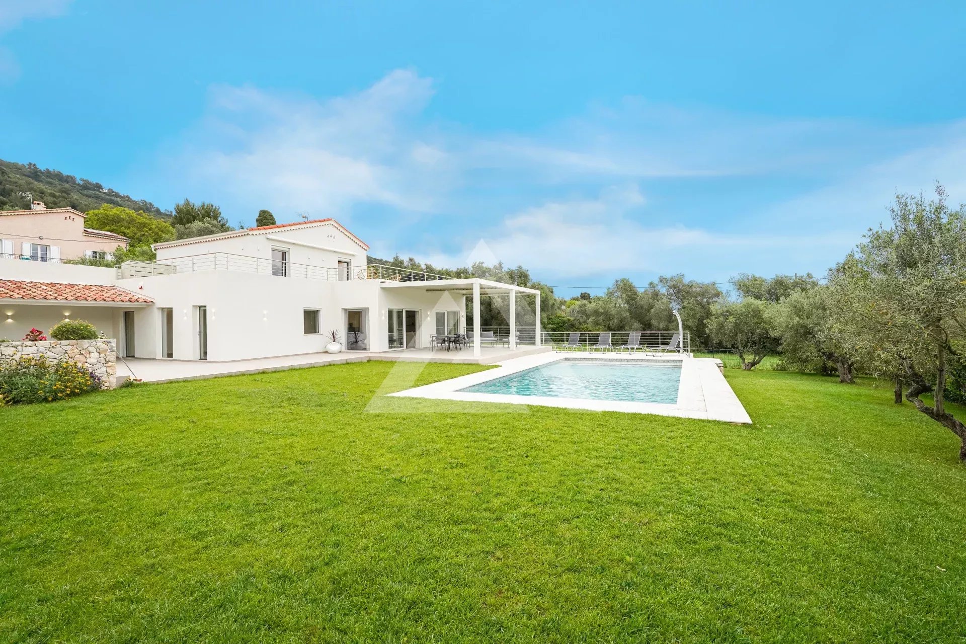 FULLY RENOVATED CONTEMPORARY VILLA - VILLEFRANCHE SUR MER - SWIMMING POOL