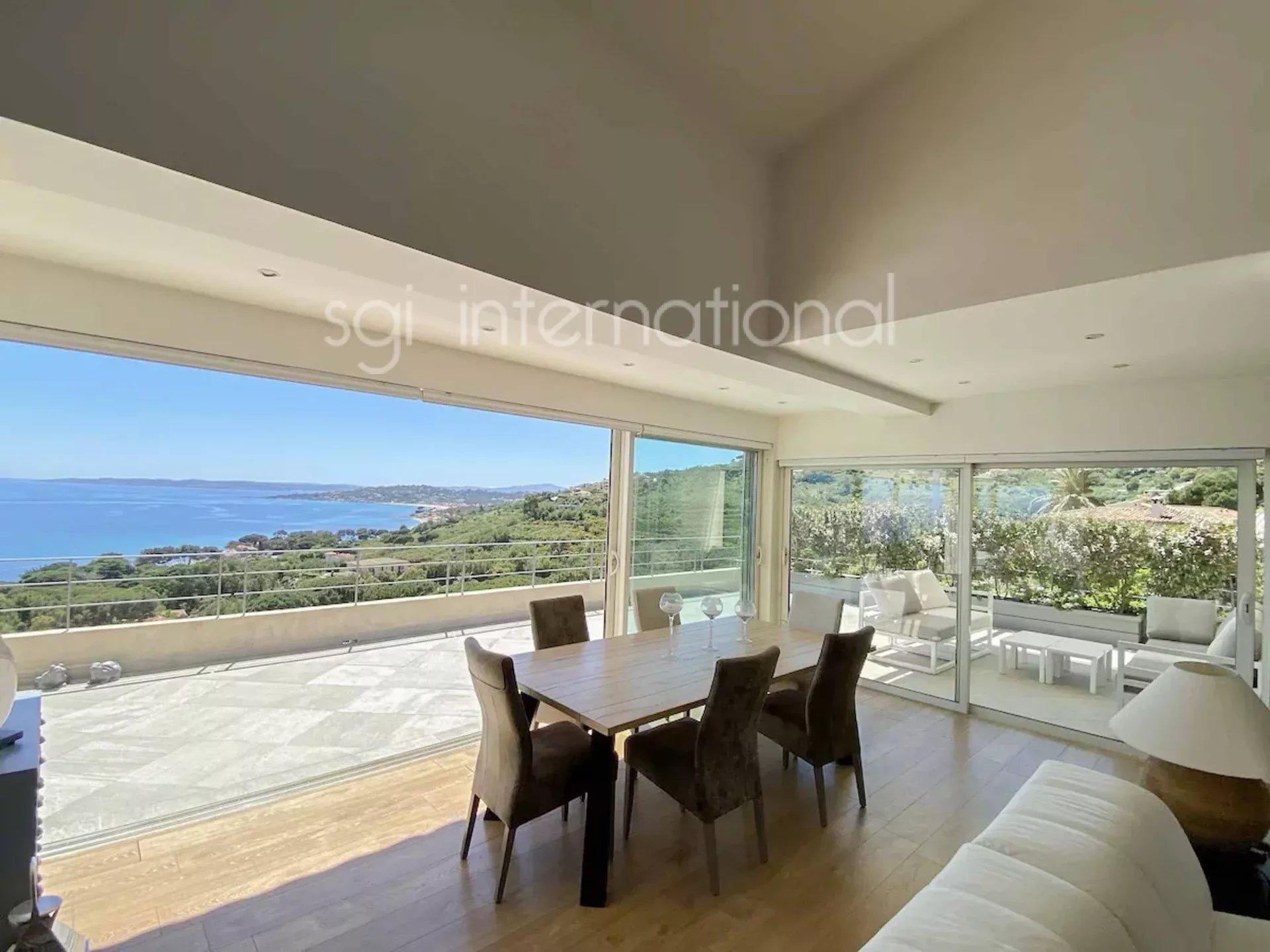 Sainte-Maxime – Moderne Villa mit Panoramablick auf das Meer