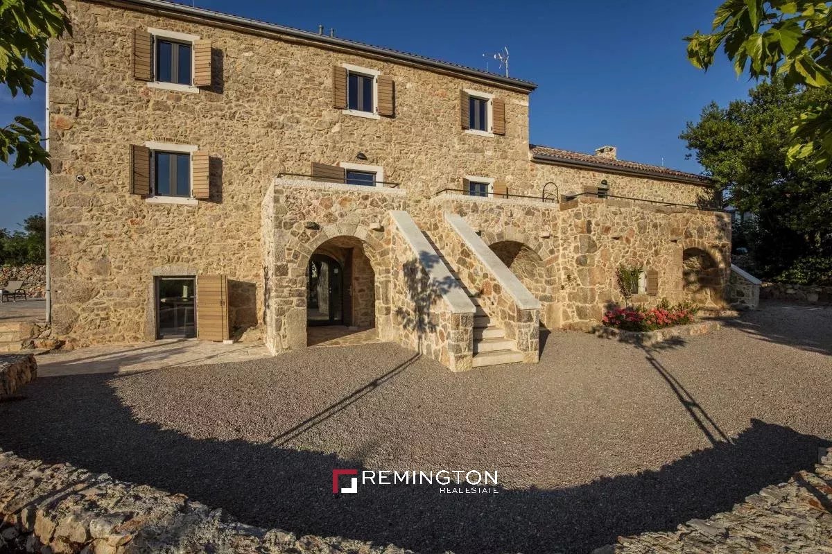 5 Bedroom Villa/Townhouse's Image 4