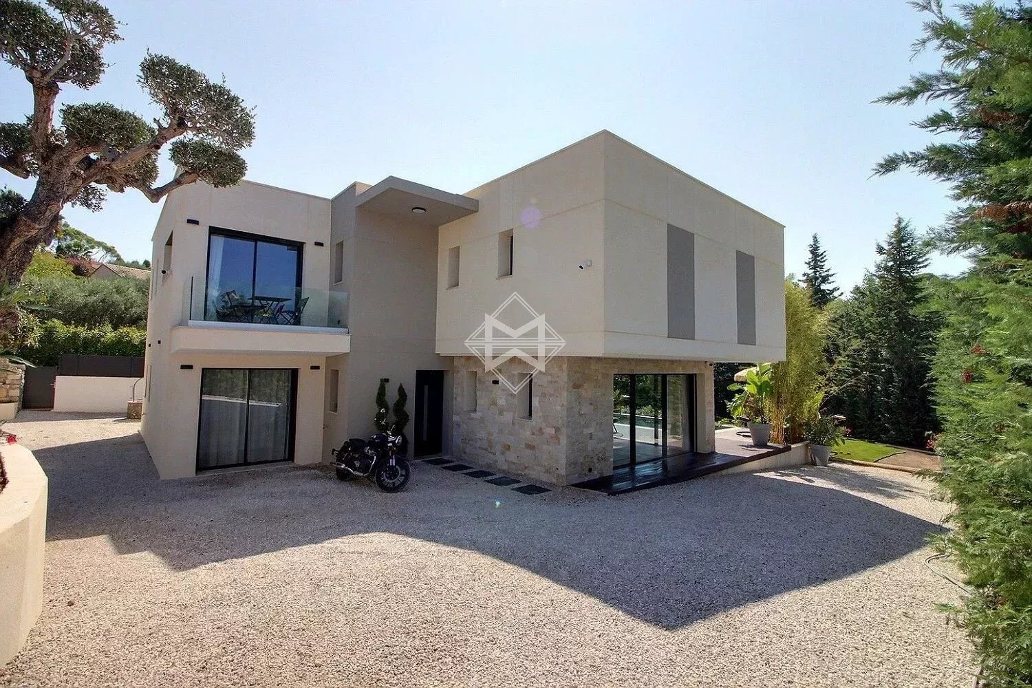 06250 MOUGINS VILLA