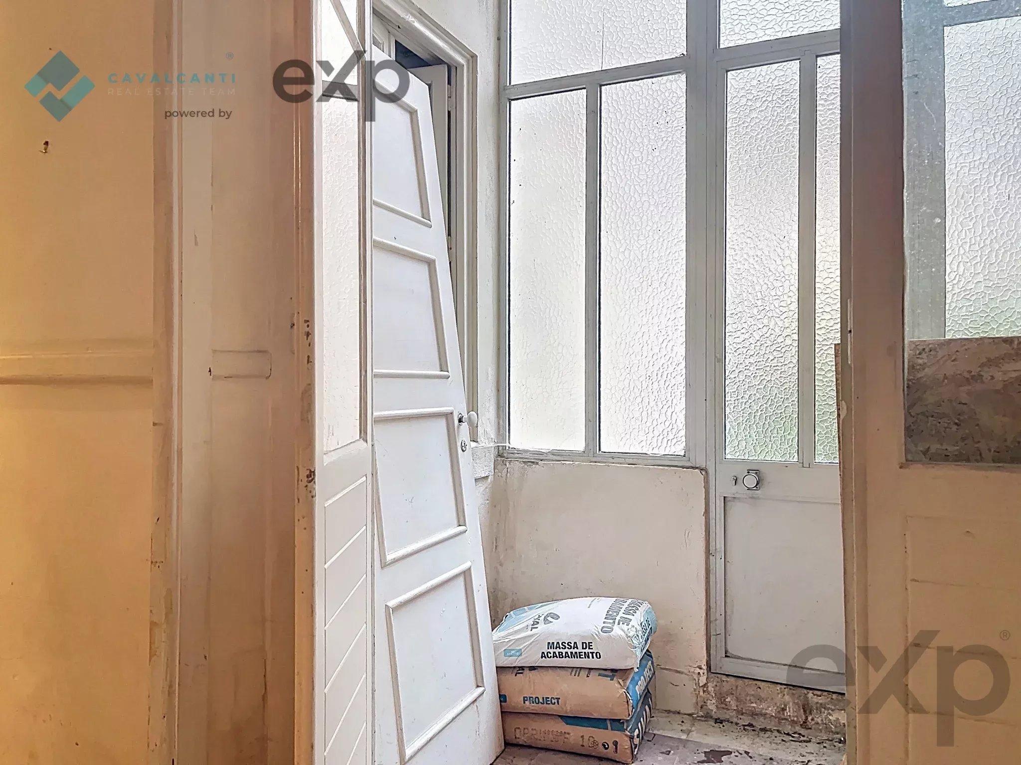 3-bedroom with charm and patio for renovation – Lisbon 86916807 image 25