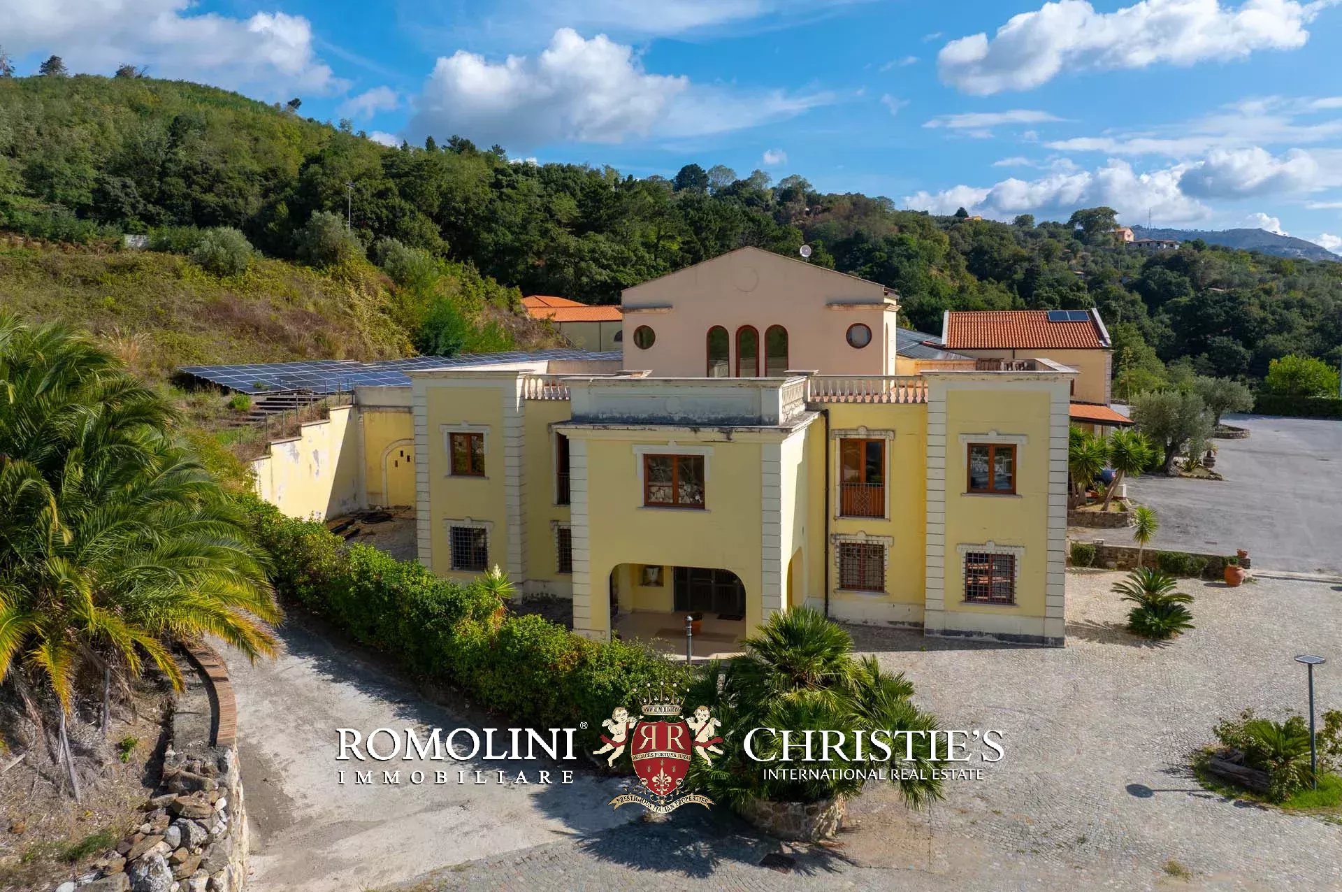 7 Bedroom Villa/Townhouse's Image 23