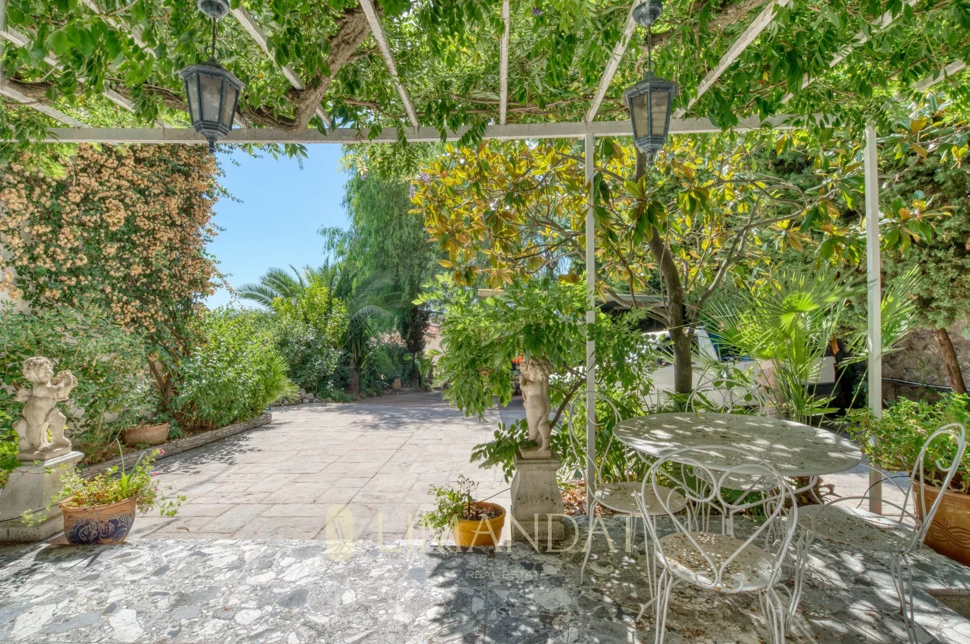 Menton - joyaux de l'histoire, villa belle époque 460 m2