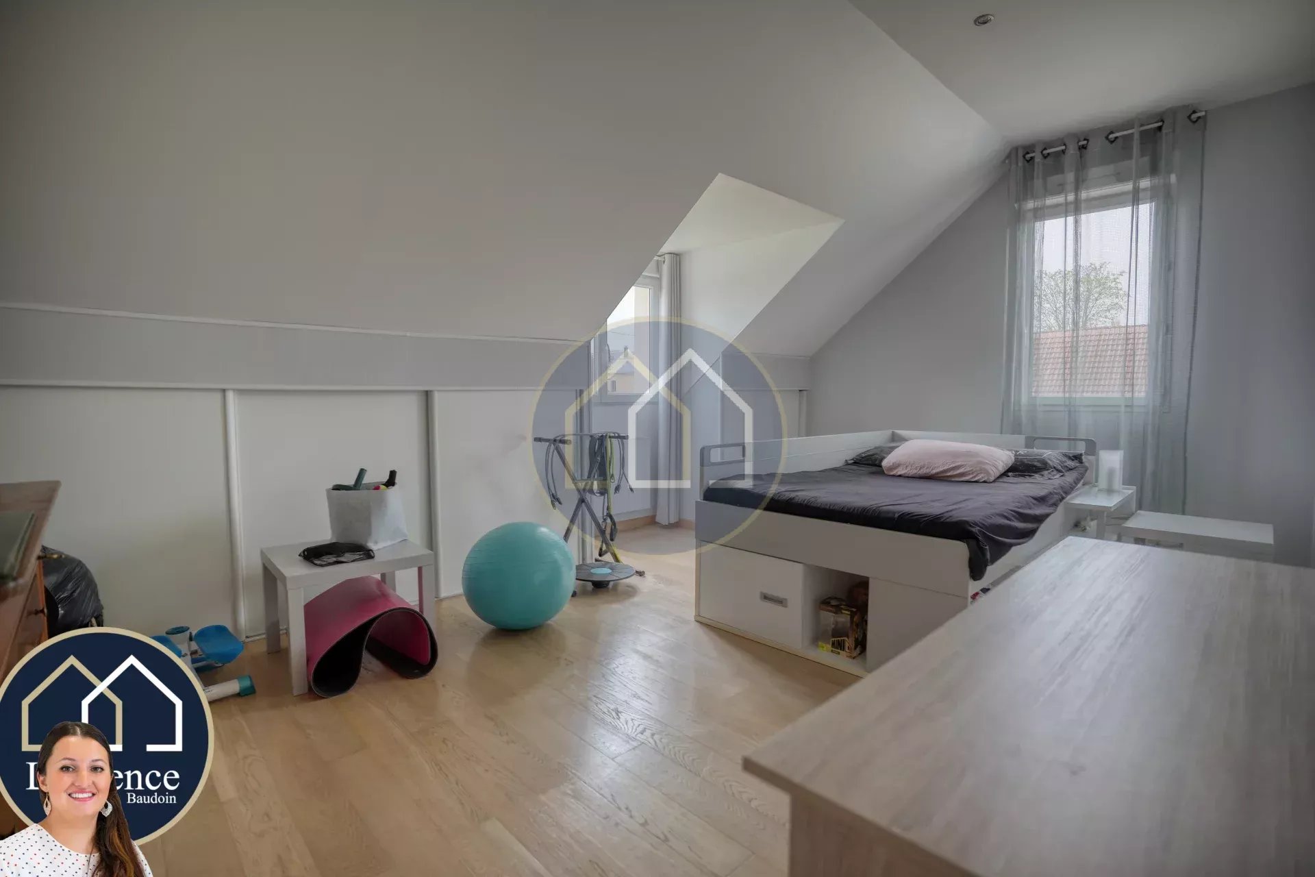 COUP DE CŒUR ASSURÉ – MAISON FAMILIALE RÉCENTE AUX BEAUX VOLUMES, 5 chambres,– 10 min Dreux / Houdan, jardin 1024m2, 5 chambres