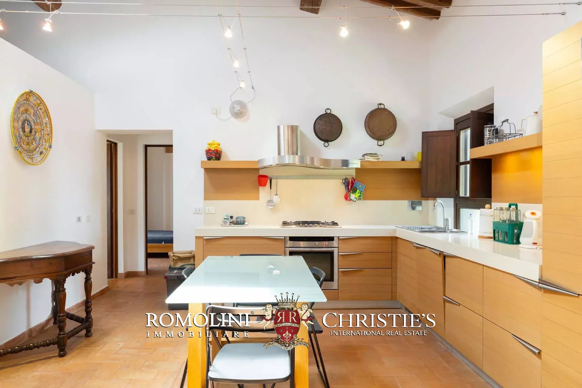 37 Bedroom Villa/Townhouse's Image 100