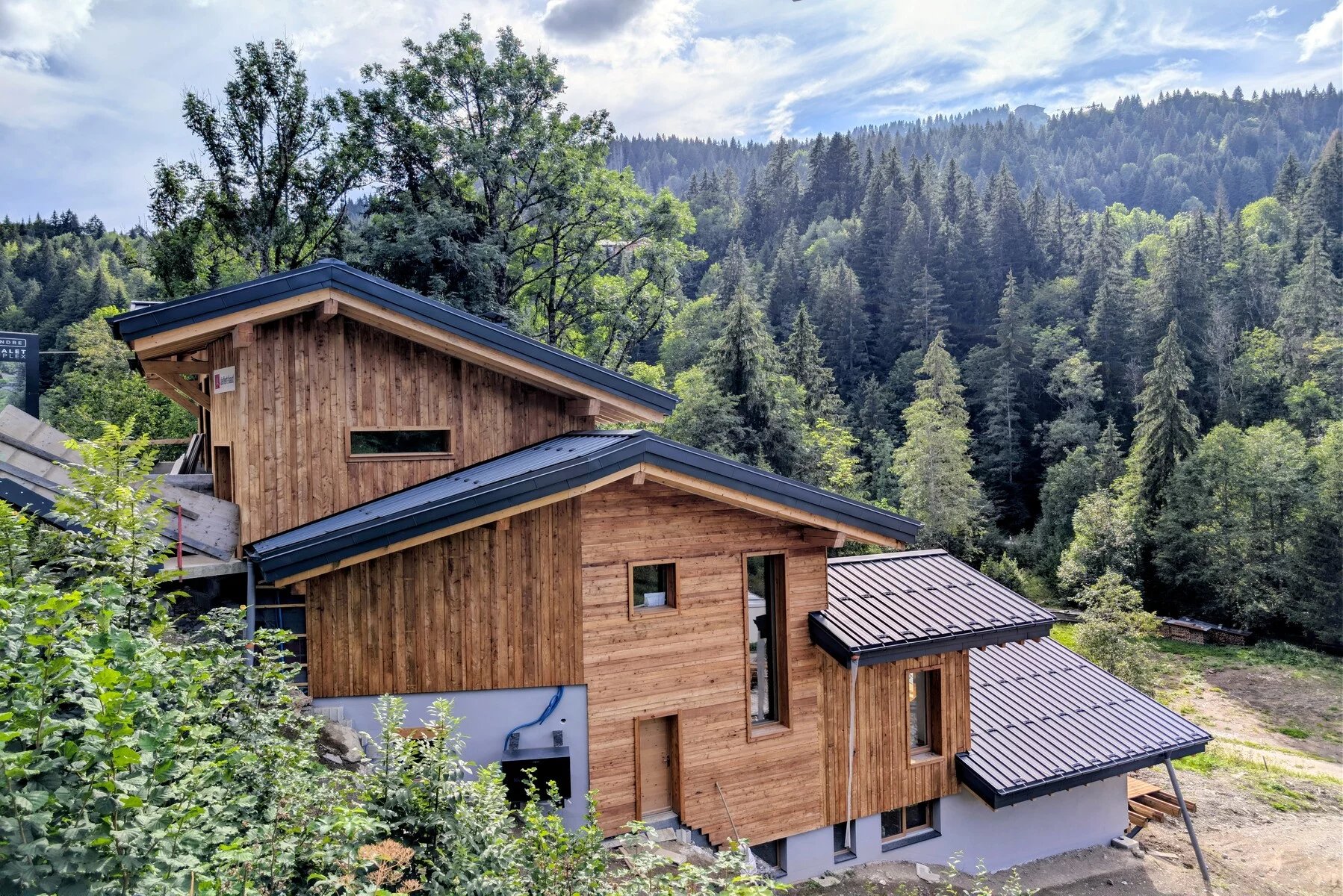 Photo of MORZINE – New-build 4-bedroom demi-chalet
