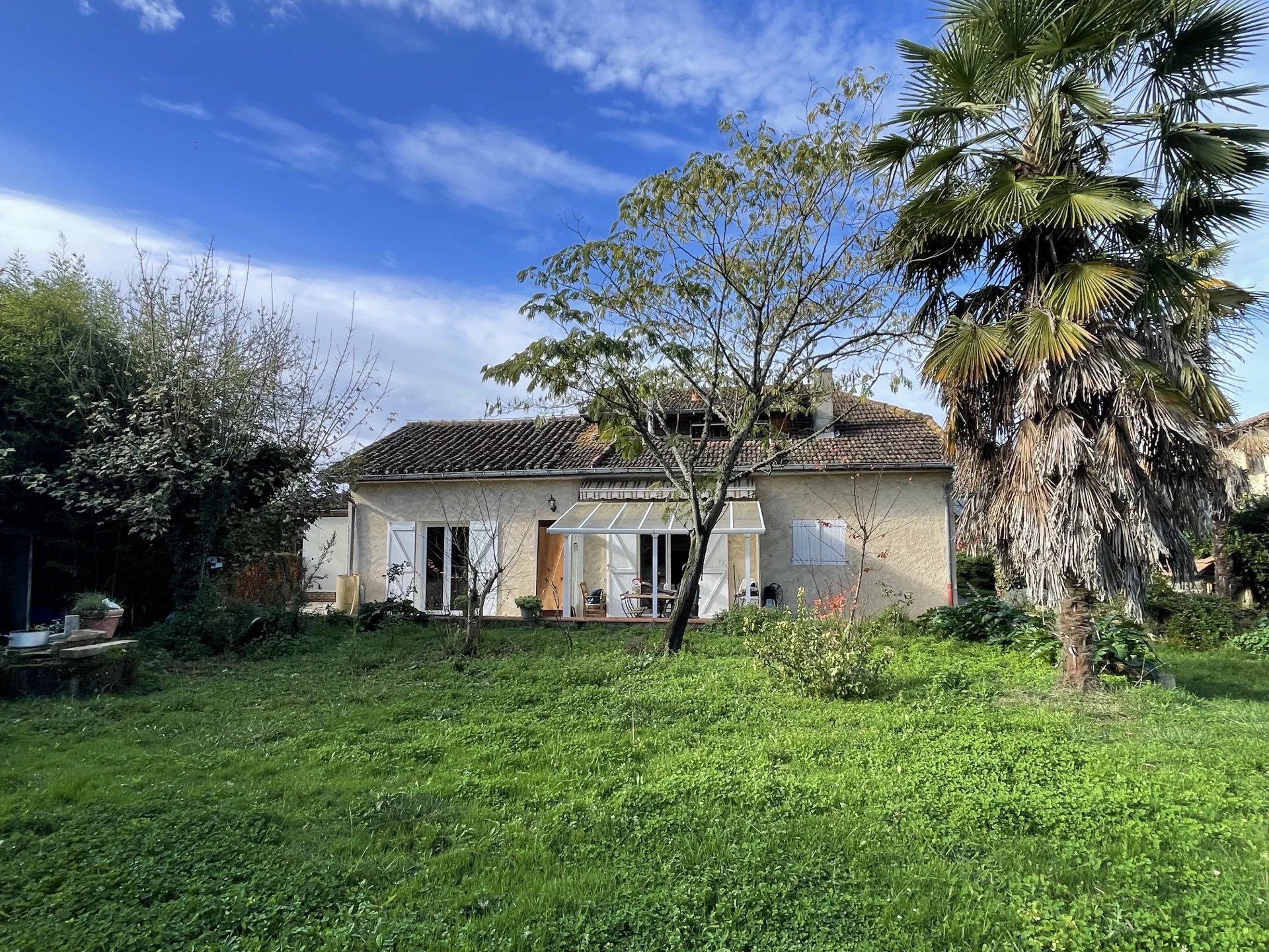 Maison individuelle avec jardin et garage