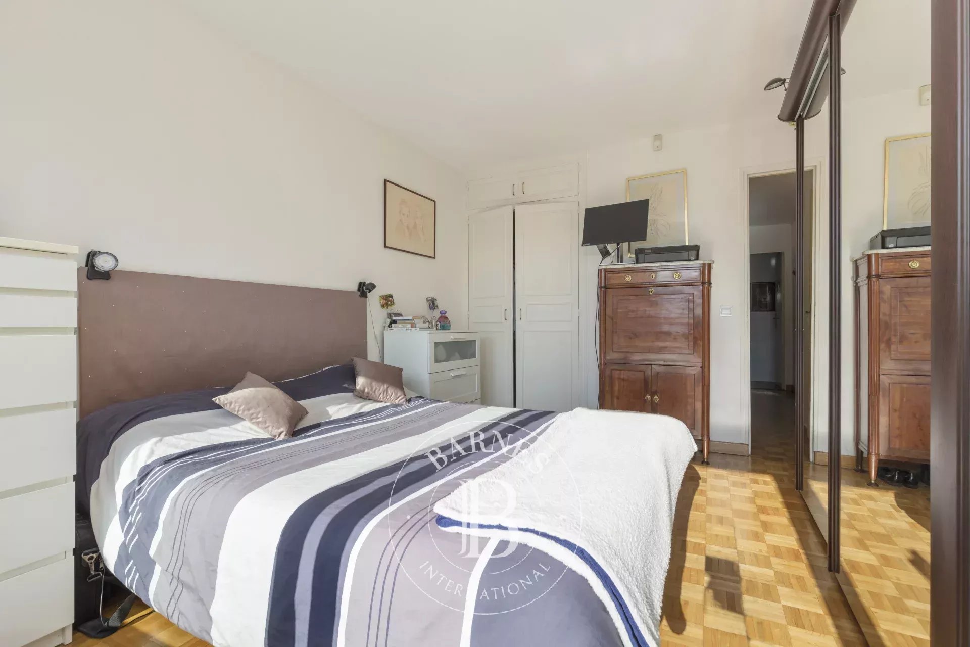 Daire Courbevoie - picture 7