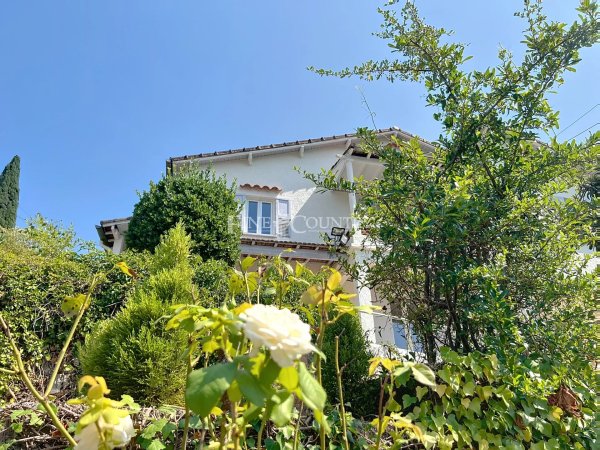For sale Villa in Grasse with 3 apartments — photo 1