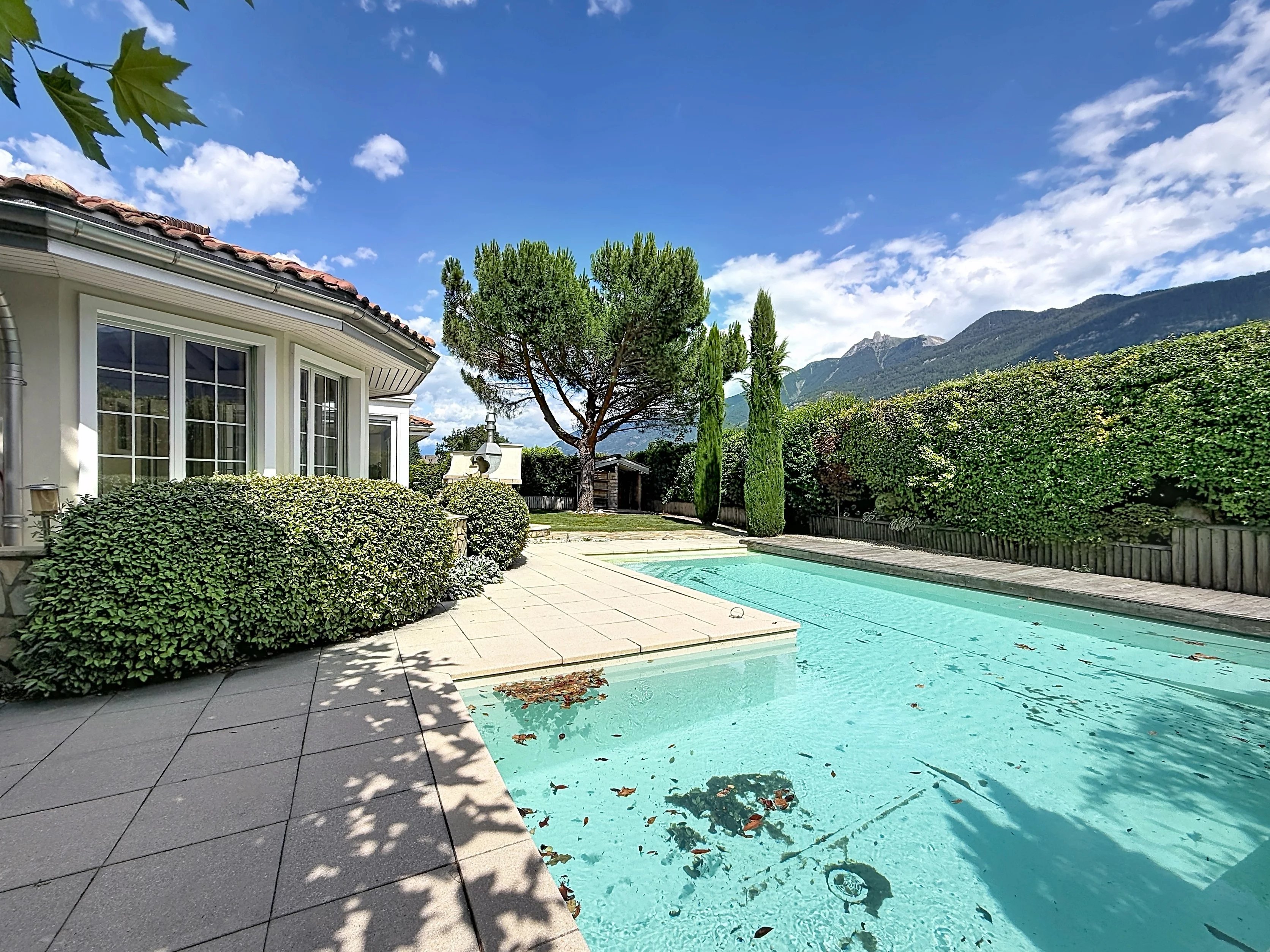 Spacieuse villa 5.5 pièces avec piscine et jardin
