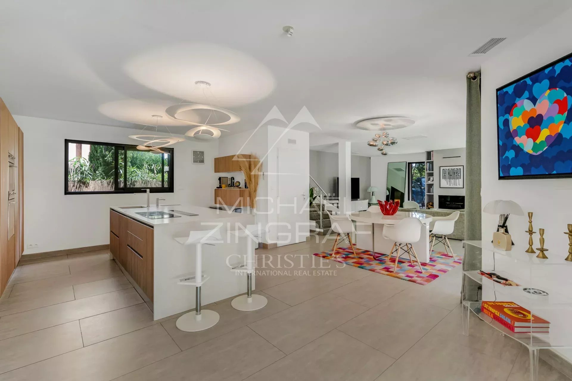 6 Bedroom Villa/Townhouse's Image 4