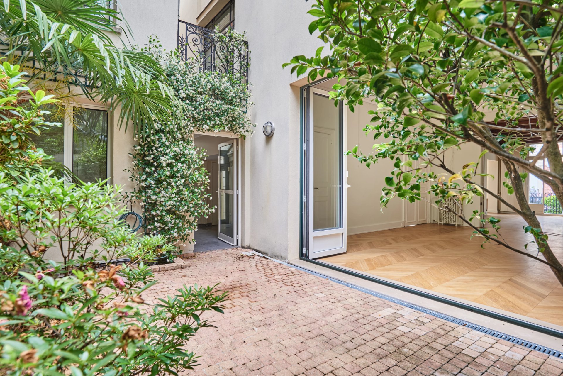 8 Bedroom Villa/Townhouse's Image 10
