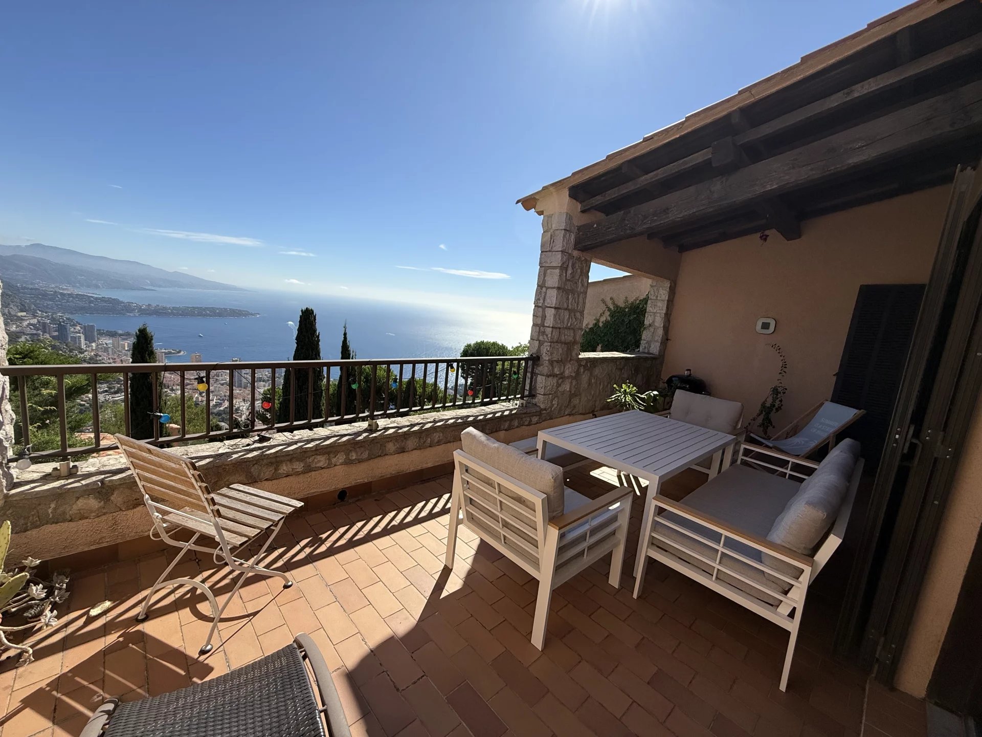 Villa La Tubie, vue magnifique sur la mer et Monaco.