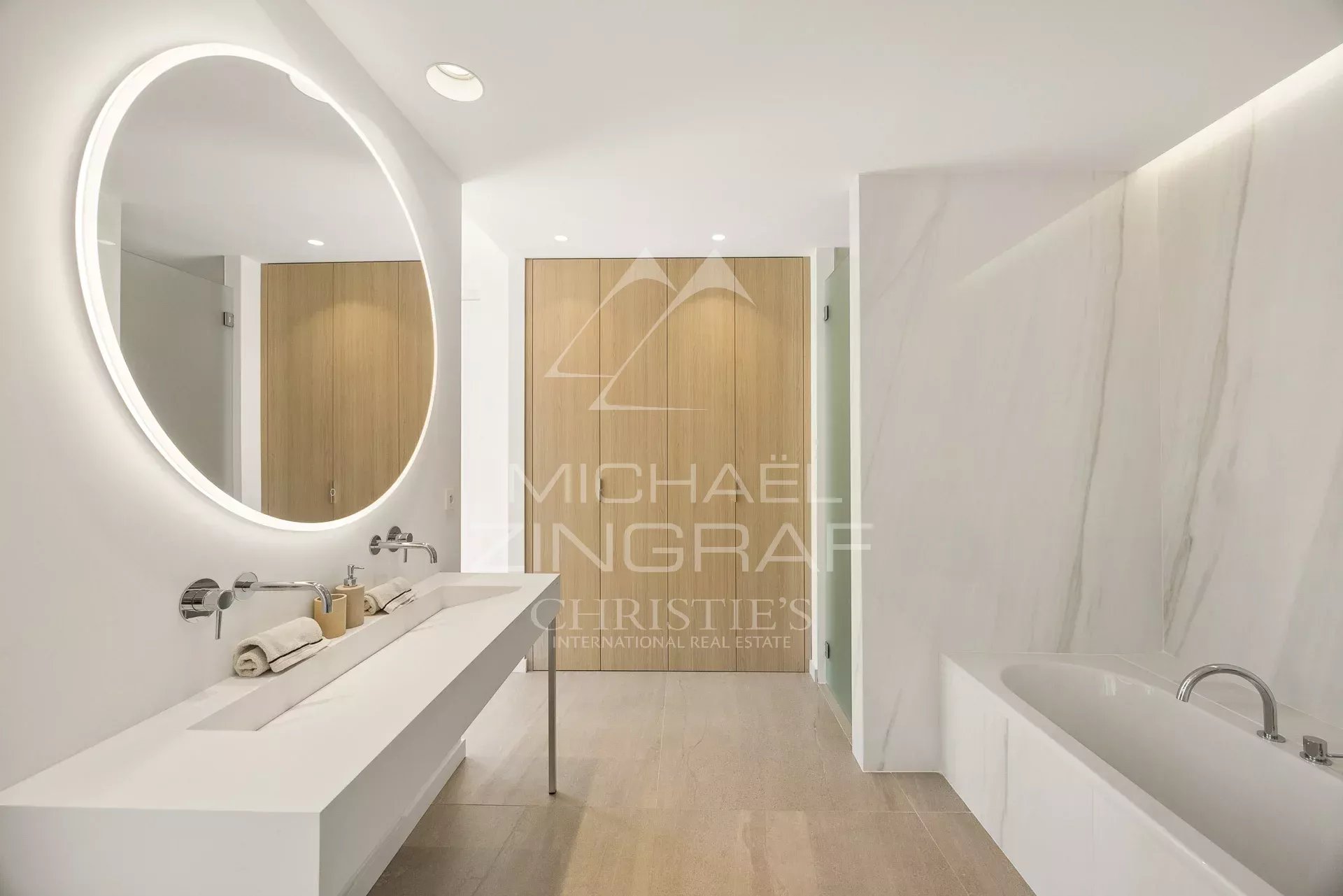 5 Bedroom Villa/Townhouse's Image 6
