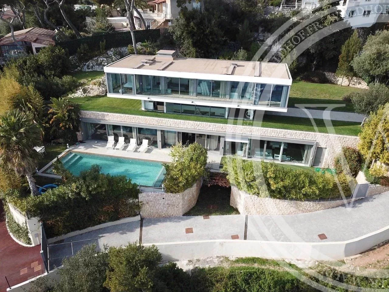 Domaine privé près de Monaco avec deux villas contemporaines avec vue panoramique sur la mer à Cap-d'Ail