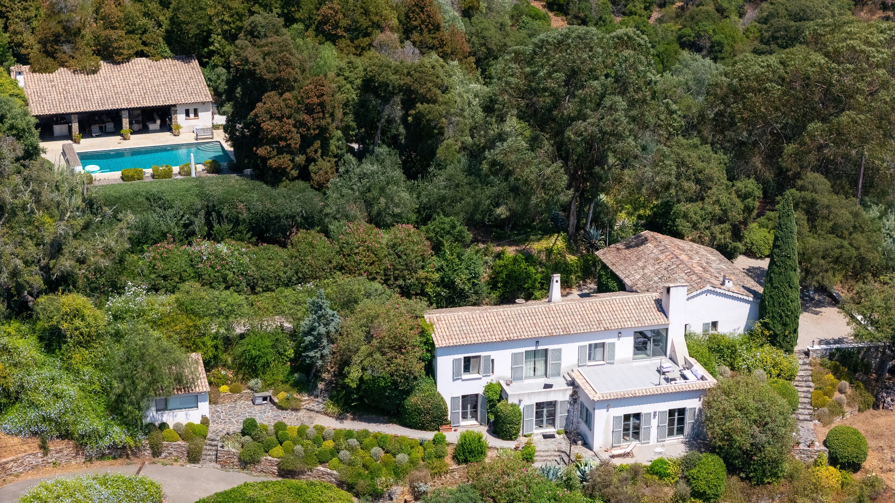 Exceptional Property – Open Views, Sea Glimpse & Absolute Peace