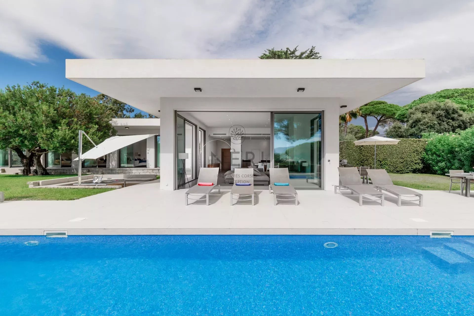 Villa CALIFORNIA-  6 chambres, piscine, plage à pied