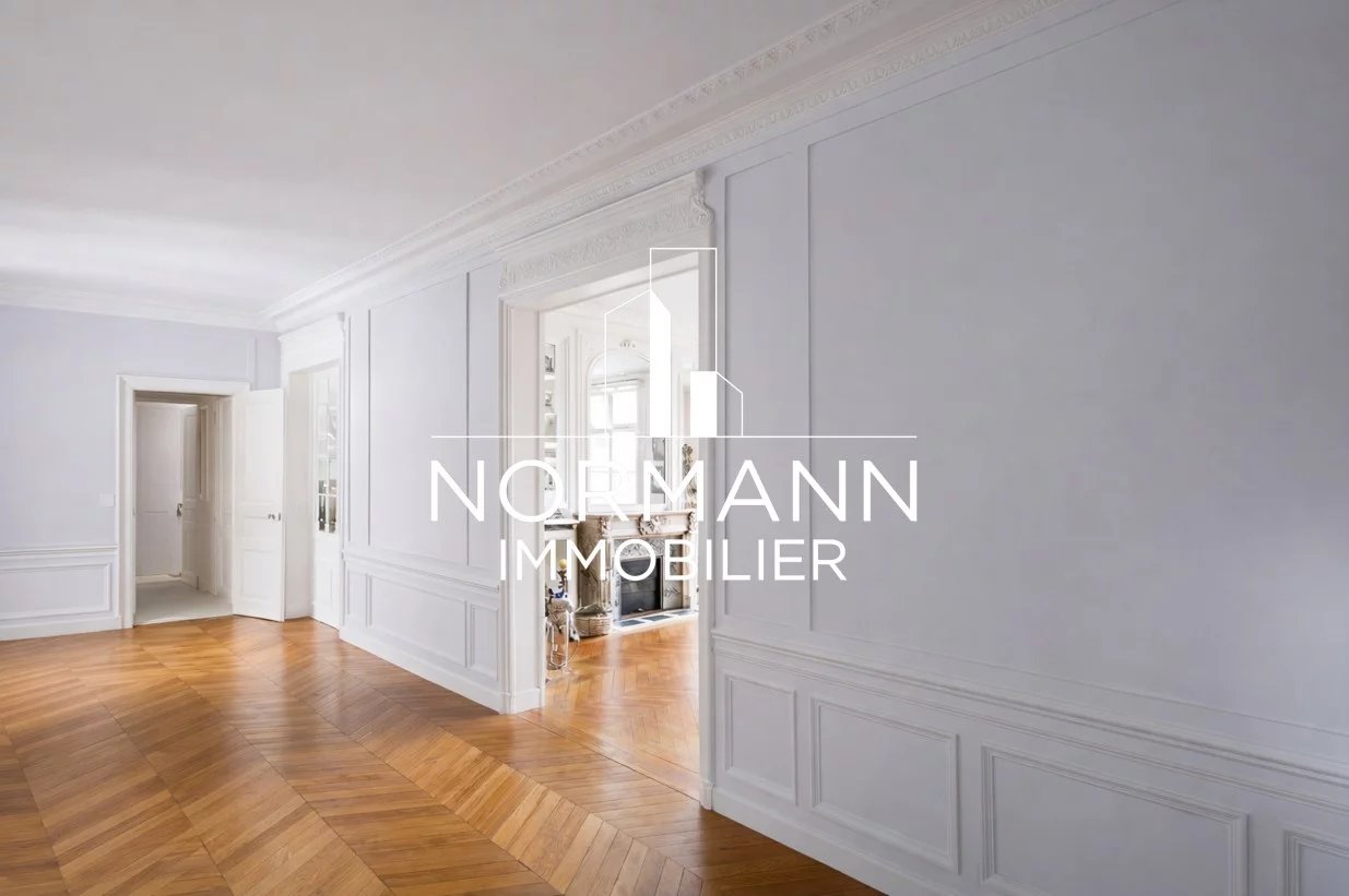 PARIS 8 - FAUBOURG SAINT HONORE / MATIGNON - VUE TOUR EIFFEL - BALCON