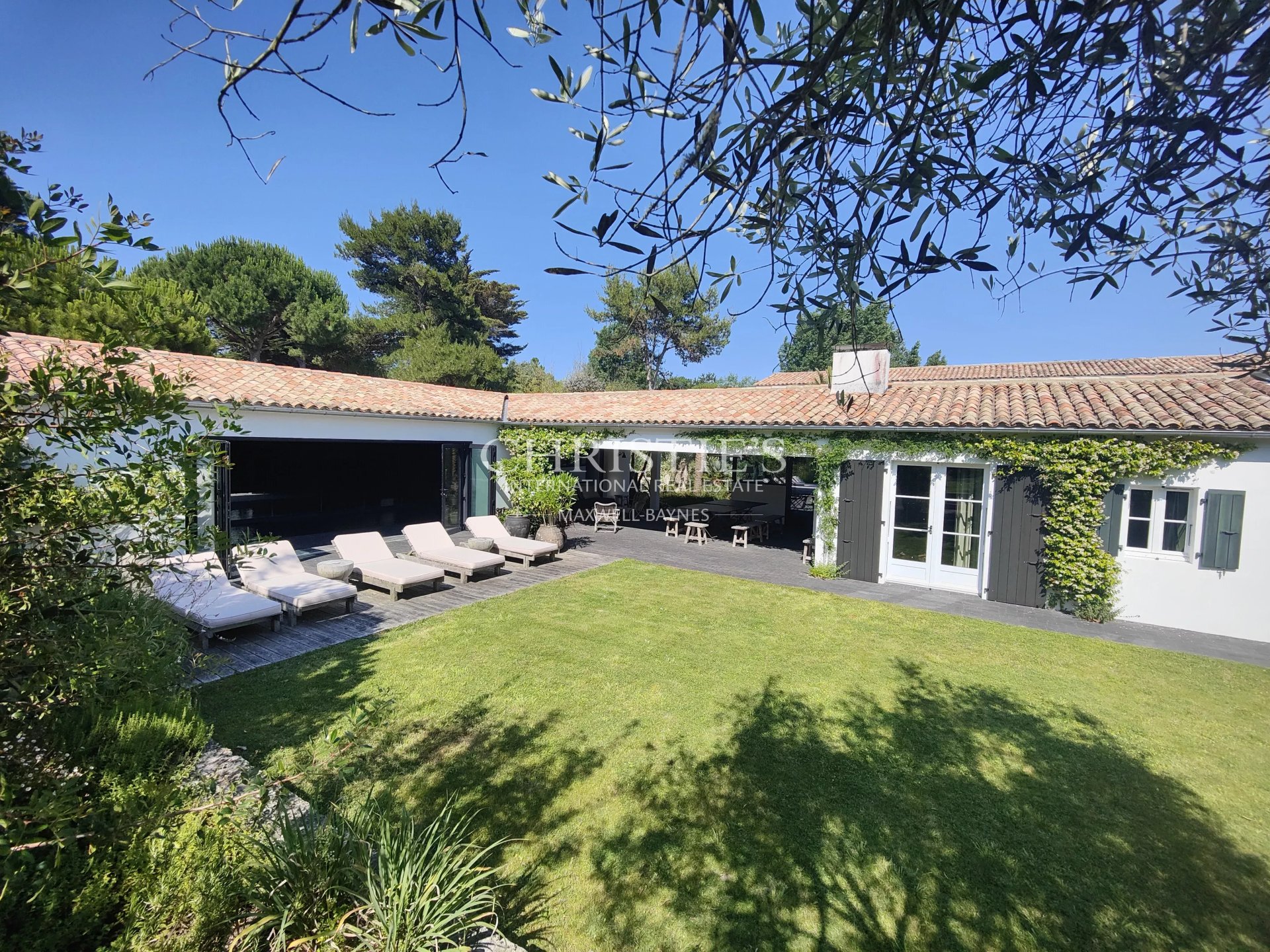 6 Bedroom Villa/Townhouse's Image 5